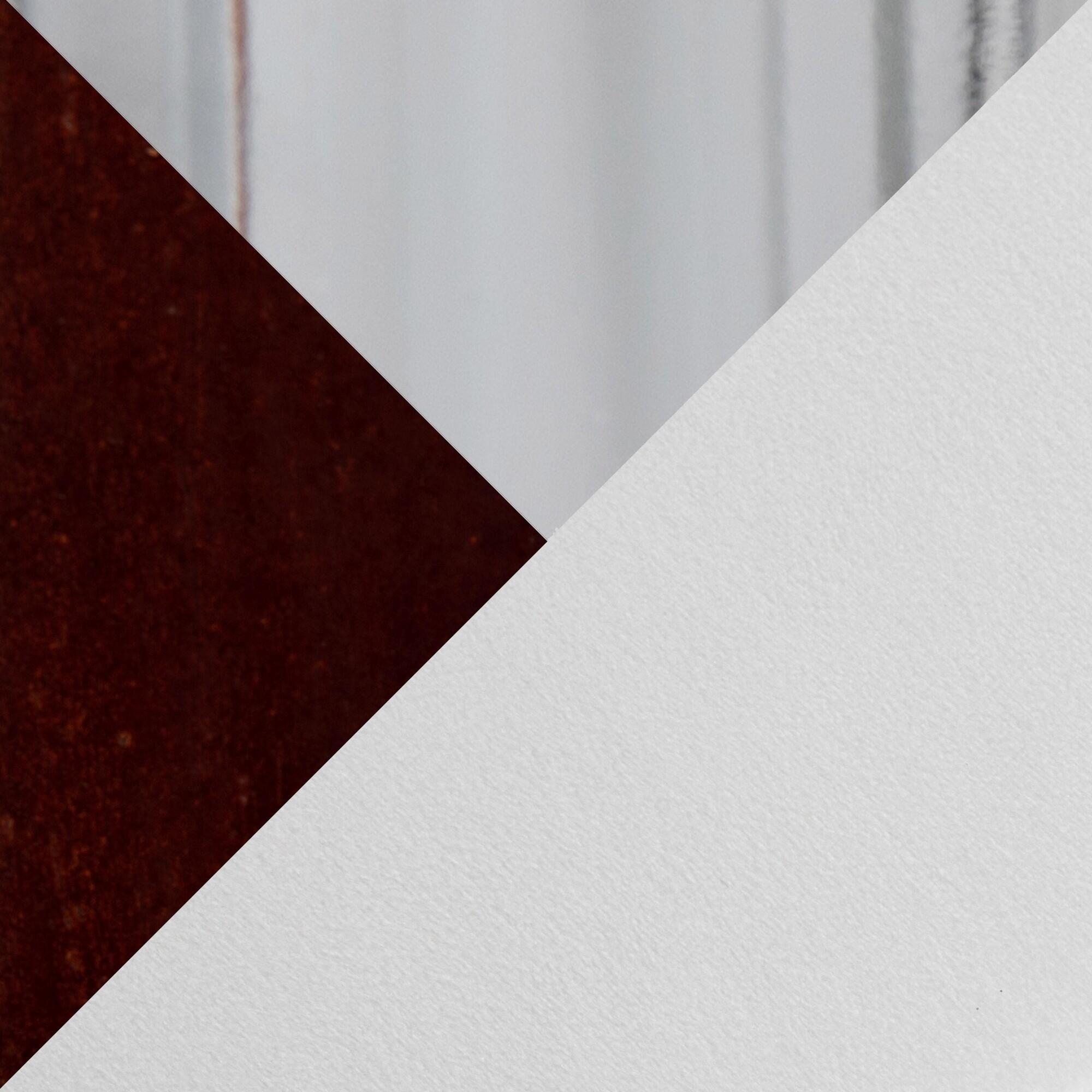 Swatch color White/Mahogany 