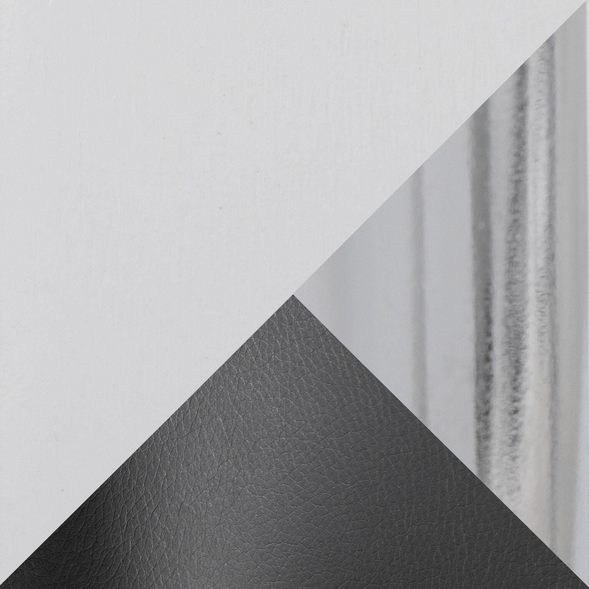 Swatch color Black/White , product with this swatch is currently selected