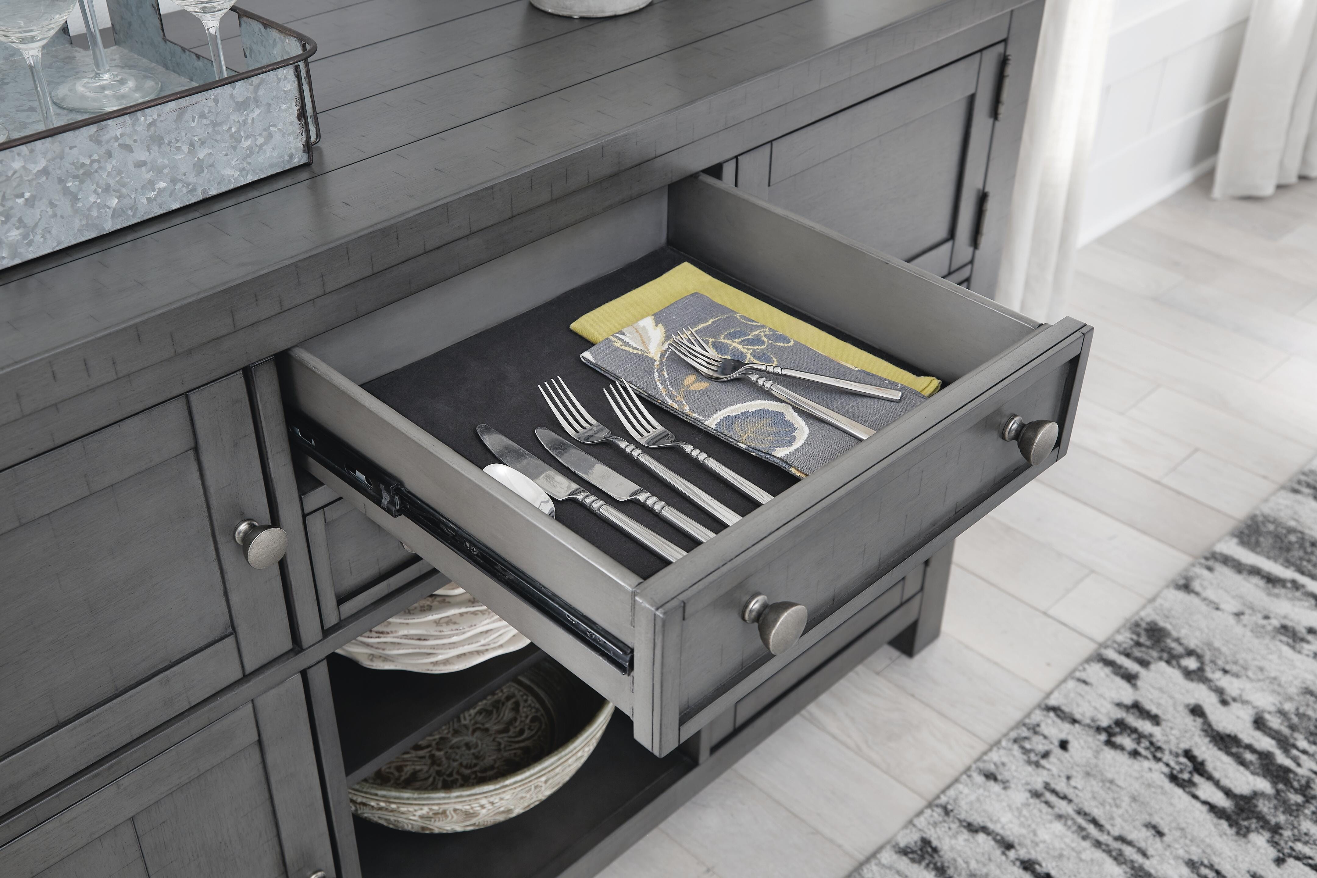 Myshanna Dining Server - image 8