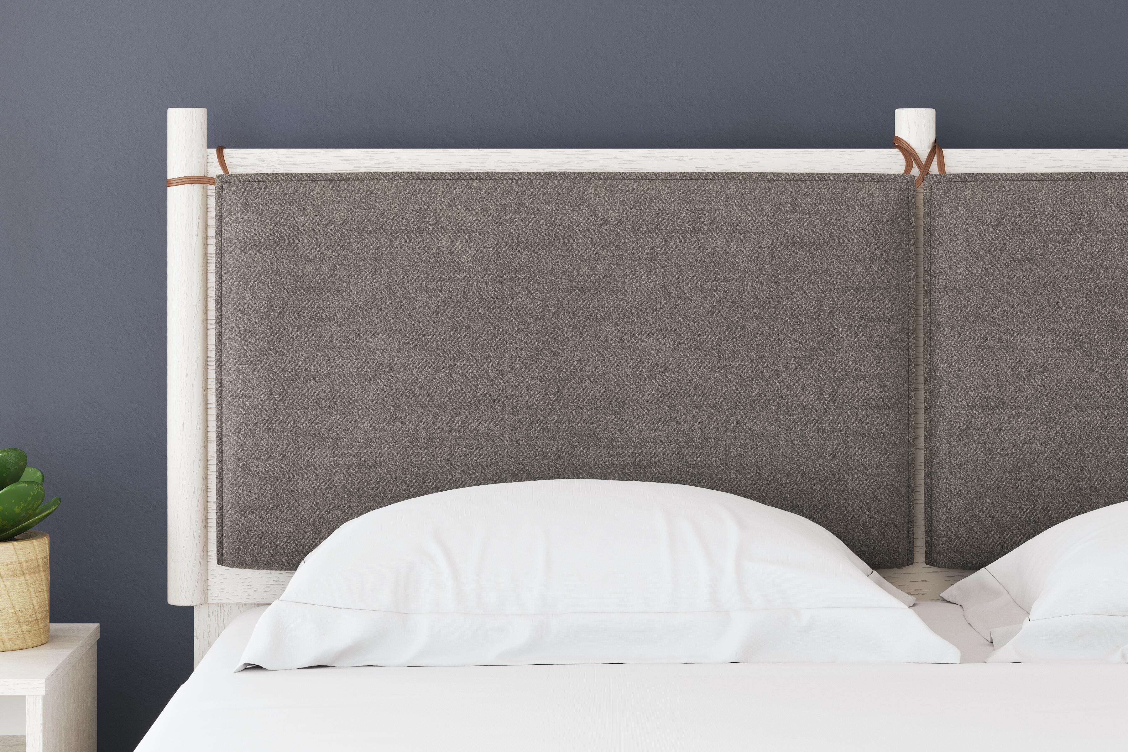 Aprilyn Queen Panel Bed, White, large