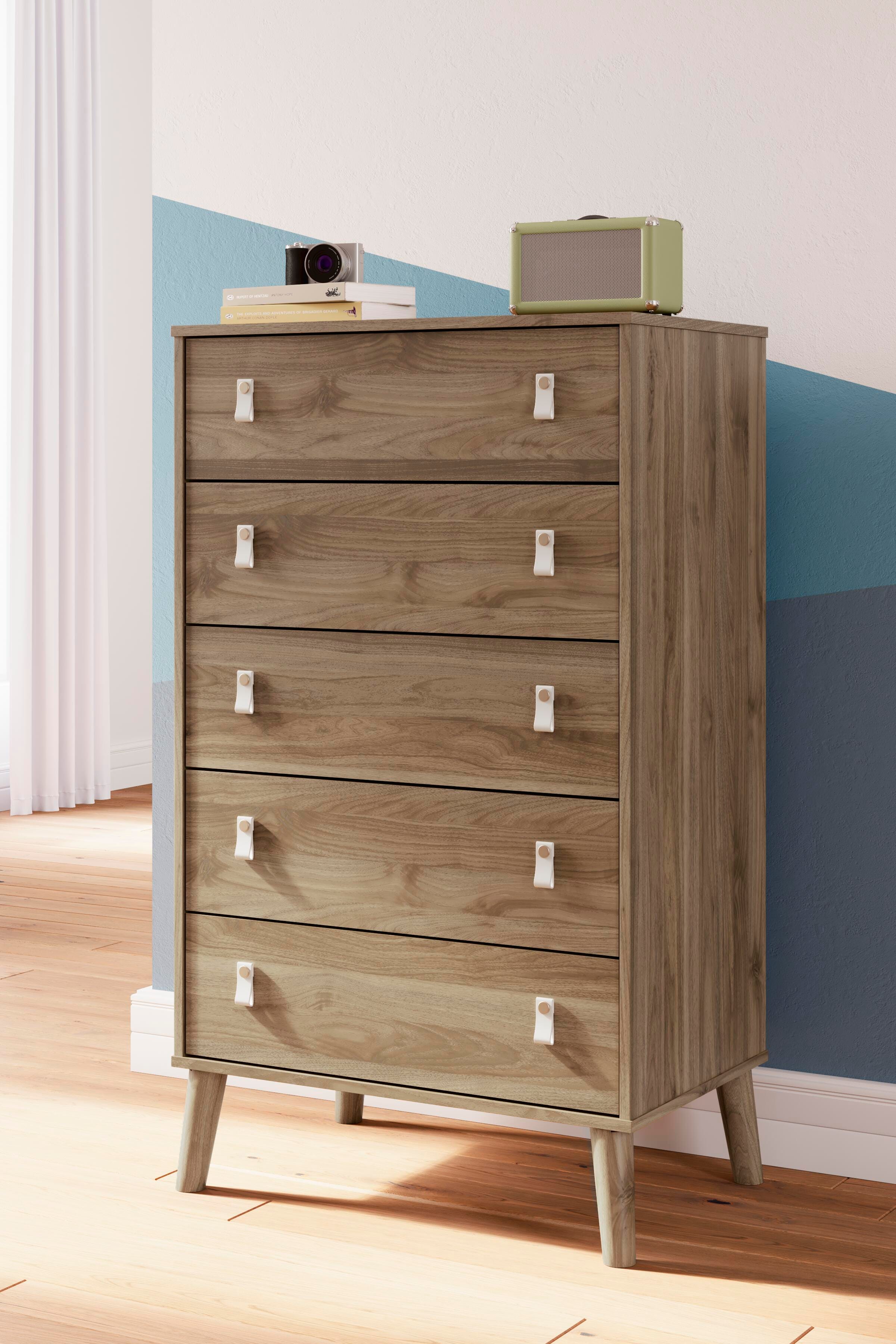 Aprilyn Chest of Drawers, Honey, large