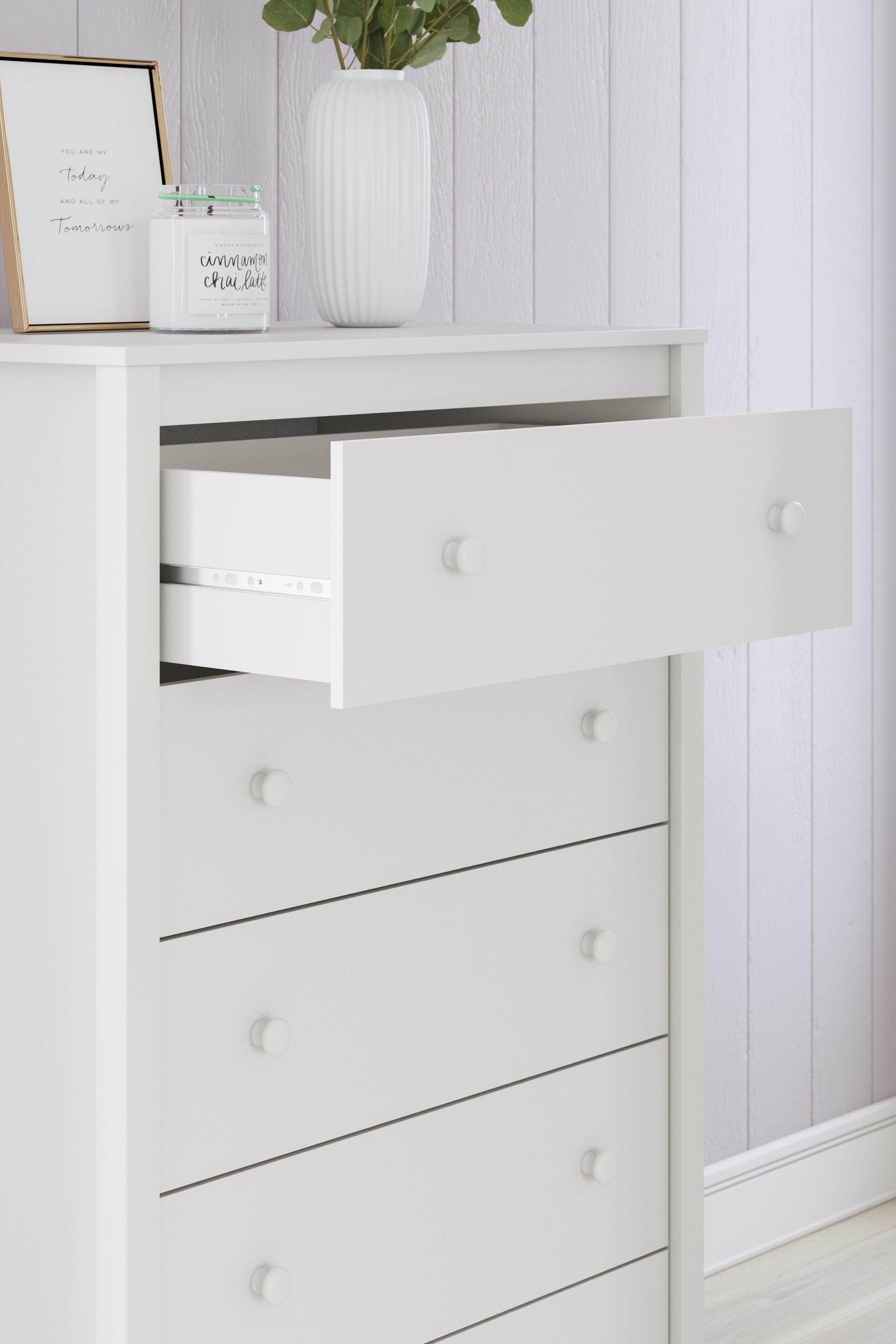 Hallityn Chest of Drawers - image 10