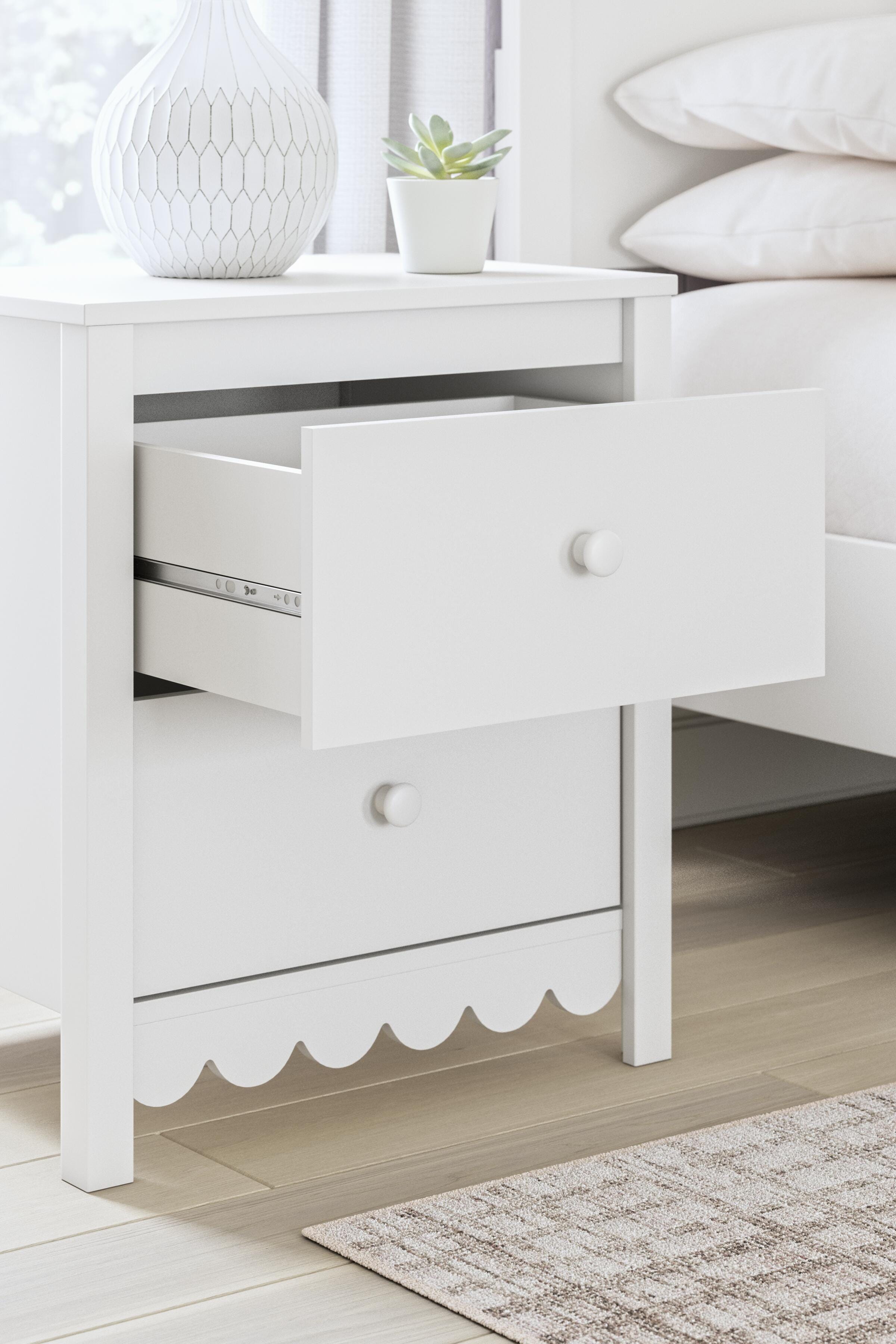 Hallityn Nightstand - image 11