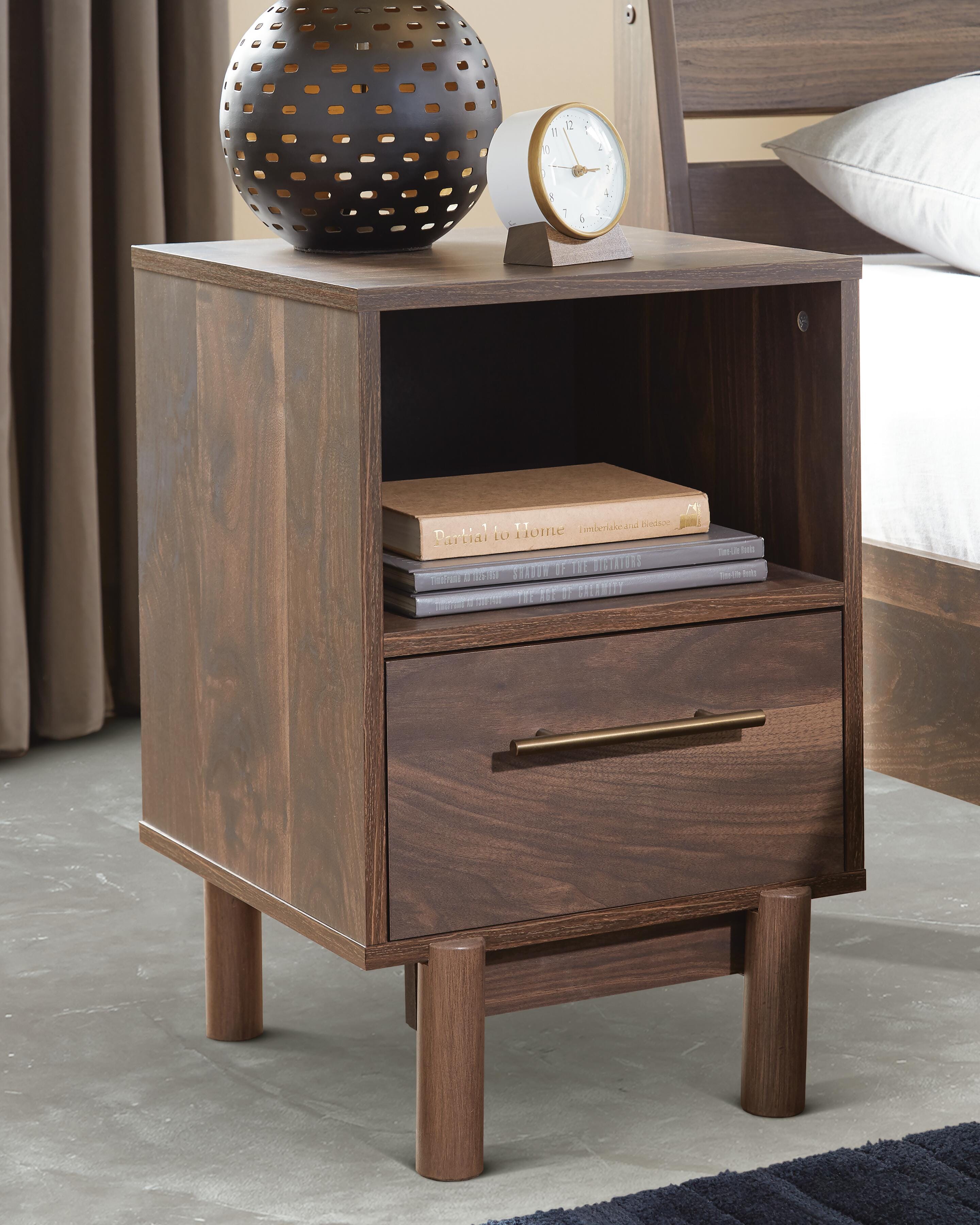 Calverson Nightstand, , large