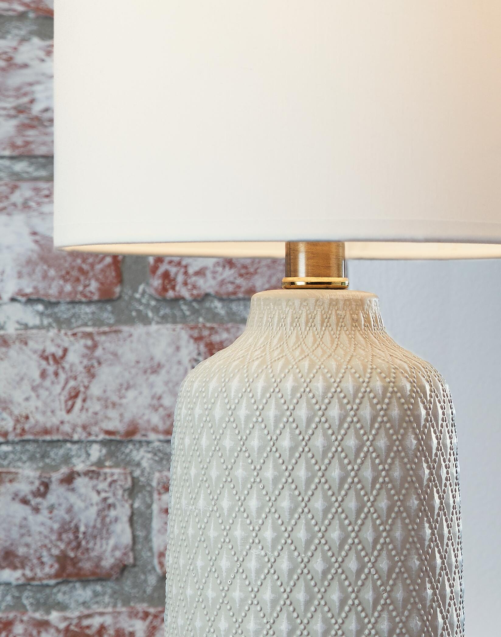 Donnford Table Lamp - image 3