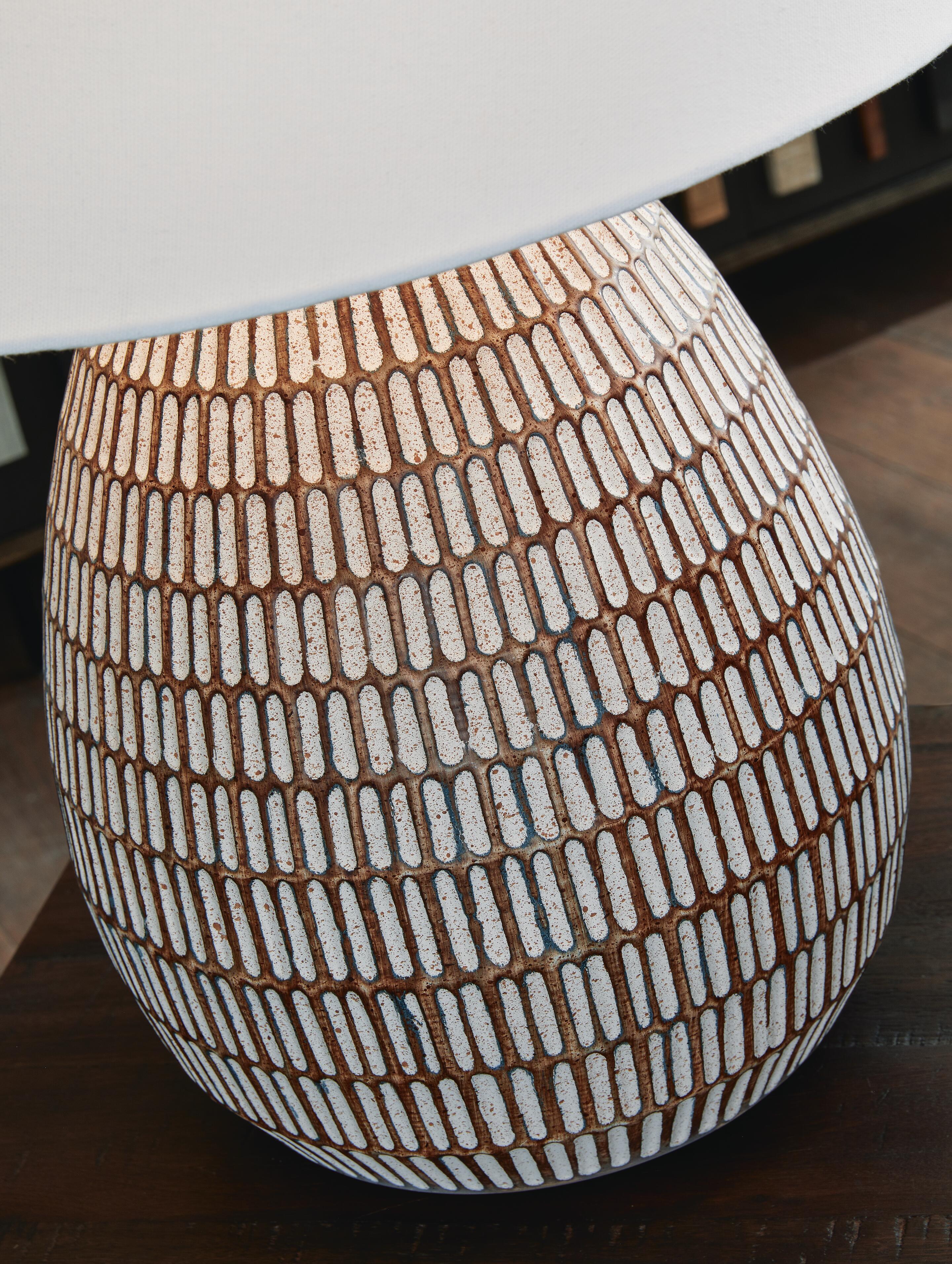 Darrich Table Lamp - image 4