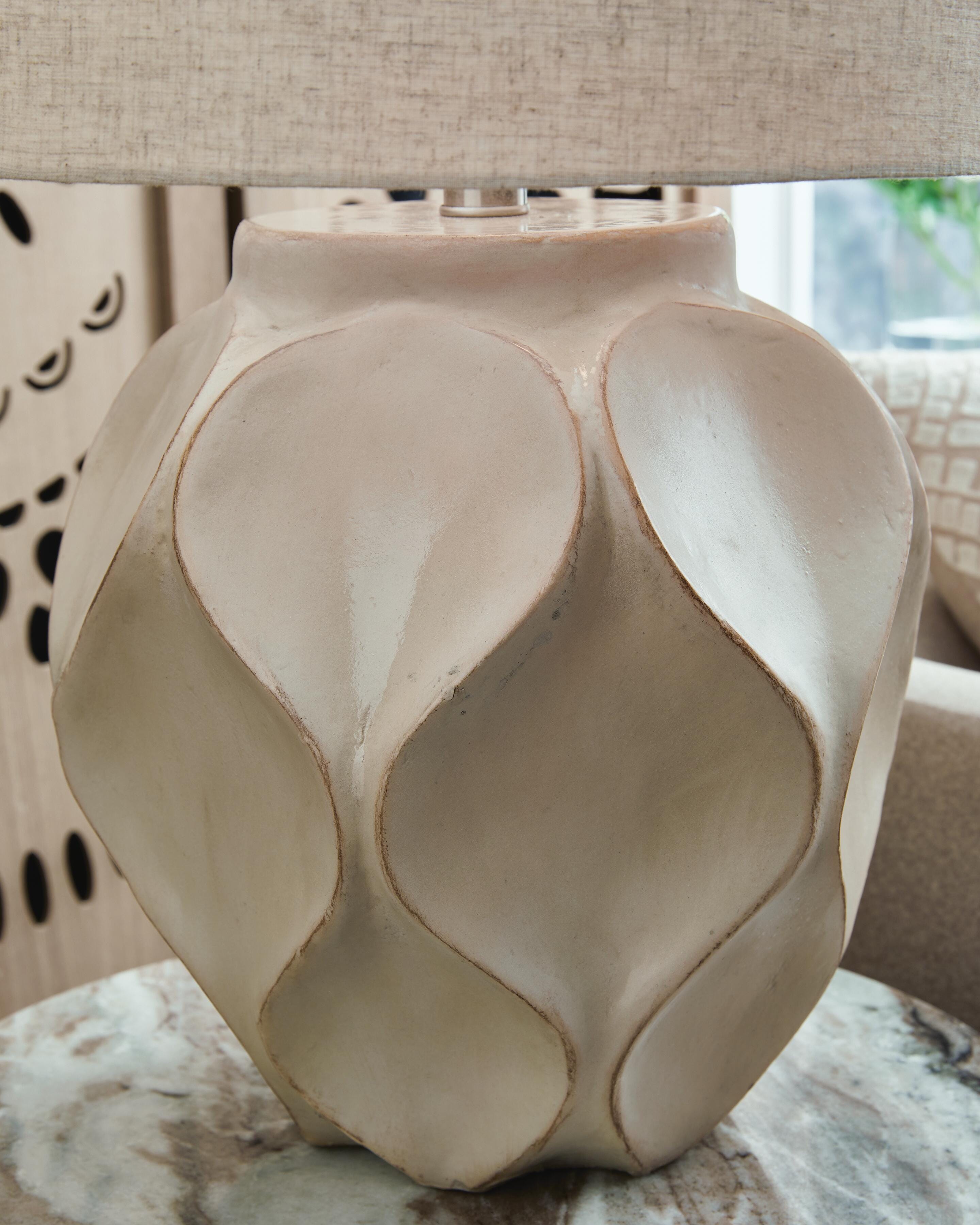 Edselham Table Lamp - image 3