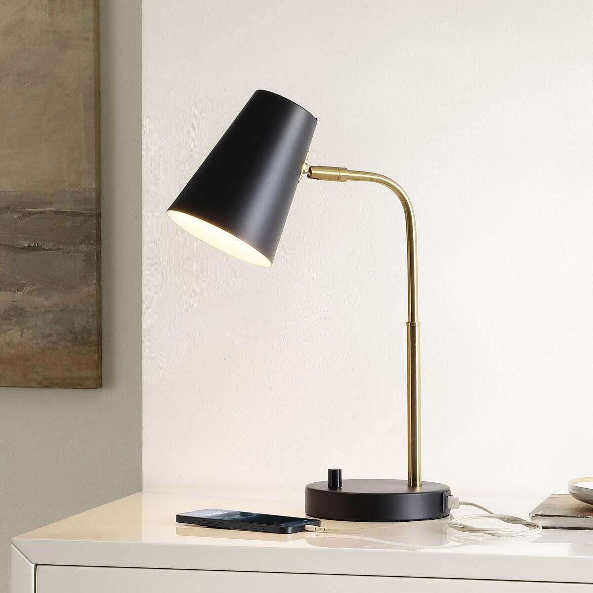 Safavieh Arynn Table Lamp With USB Port, , rollover