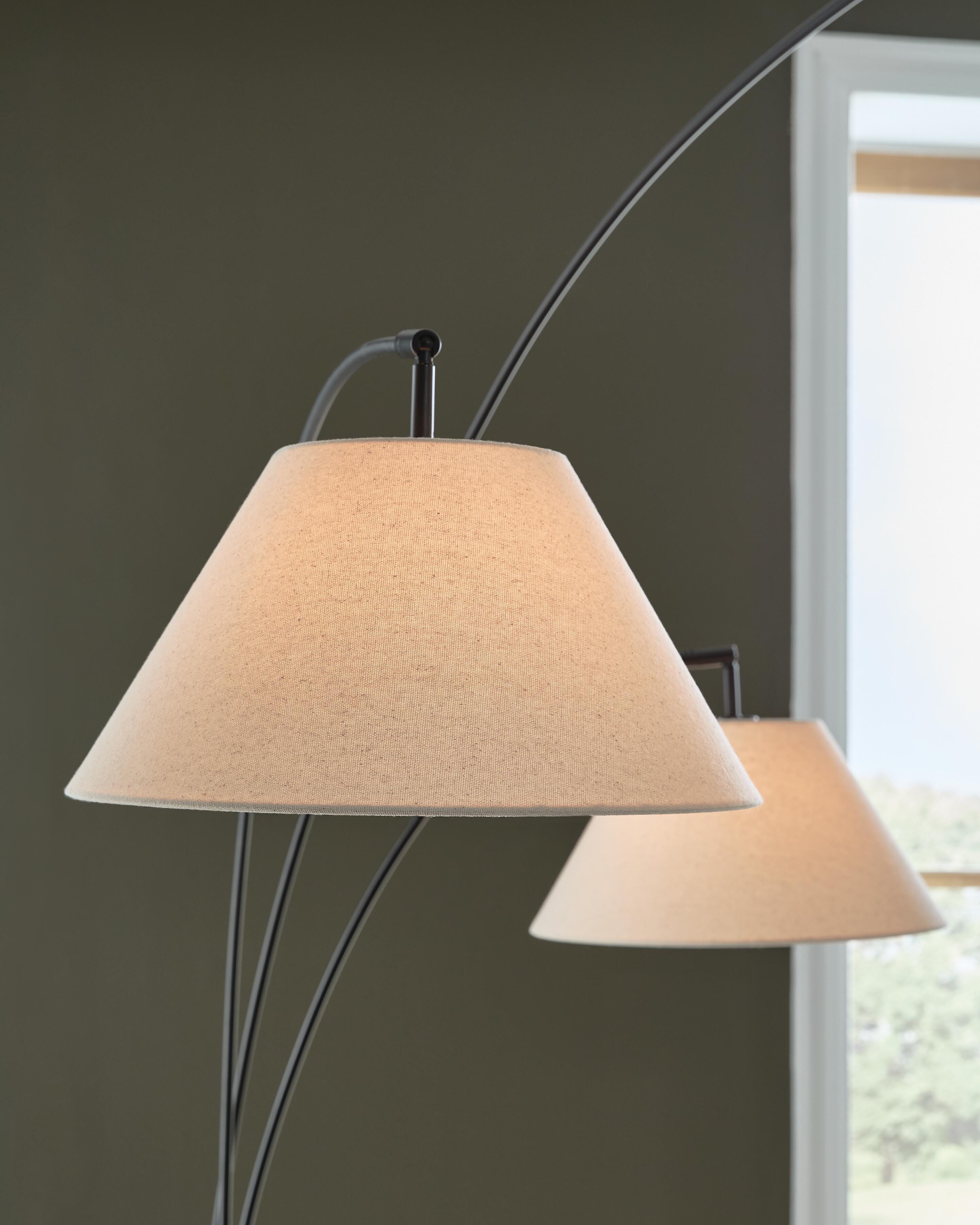 Gibbswellner Arc Lamp - image 4