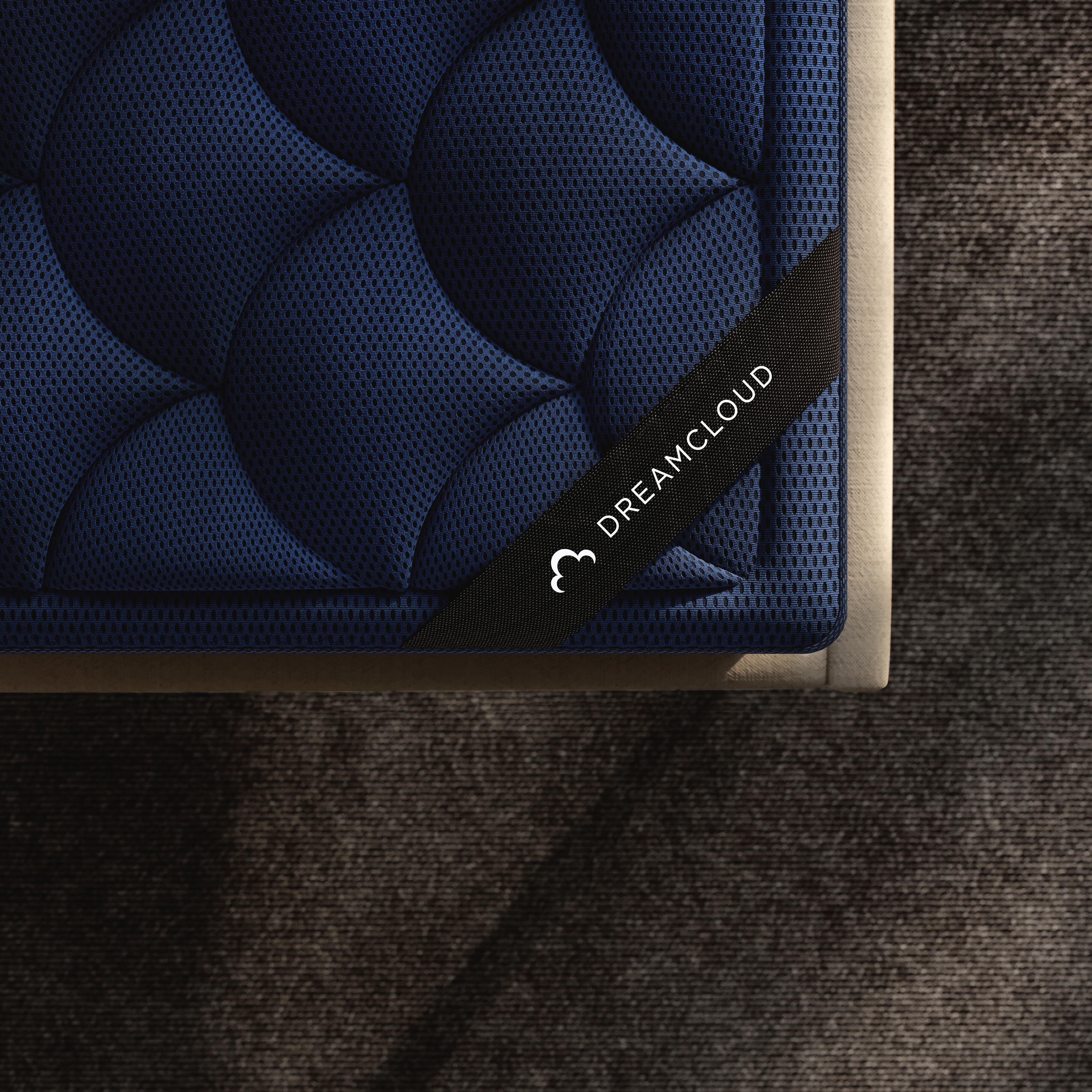 Dreamcloud Ultra Memory Foam Queen Mattress - image 9