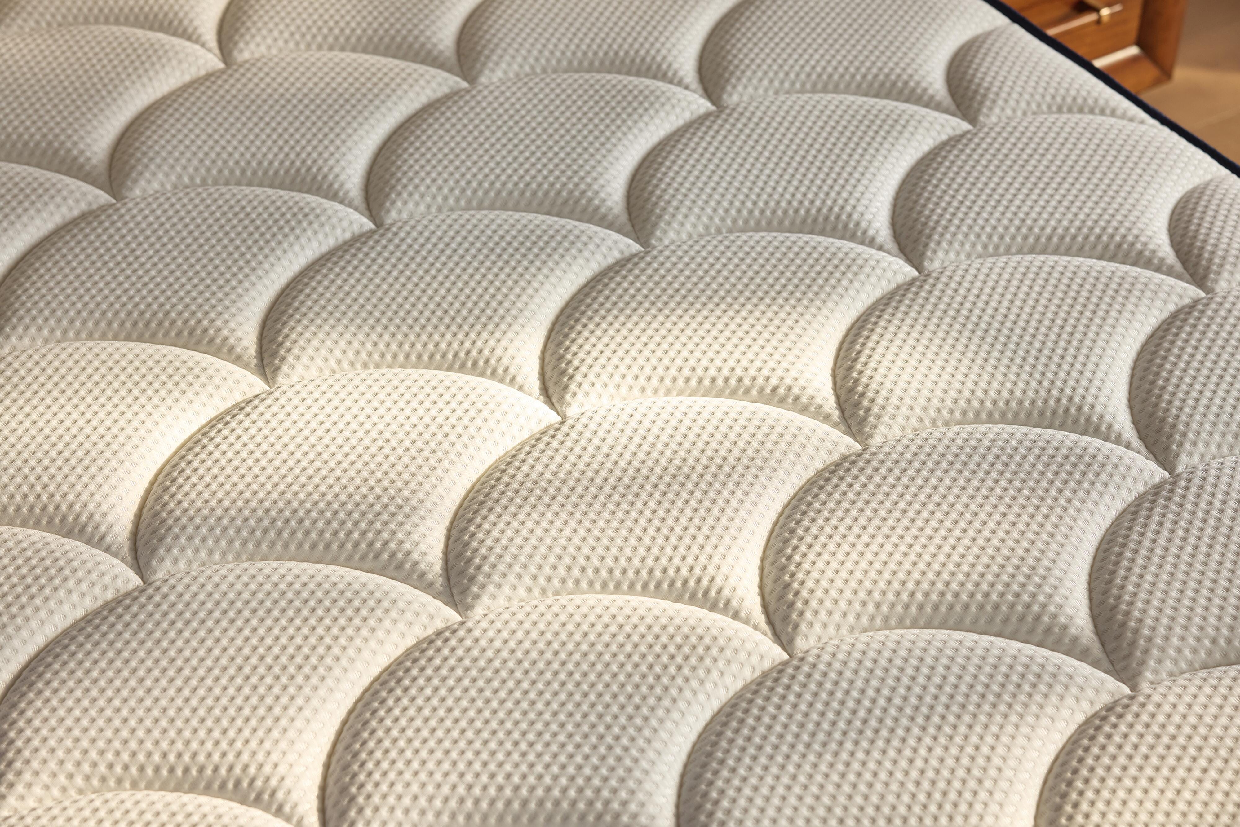 DreamCloud Classic Hybrid Queen Mattress - image 8
