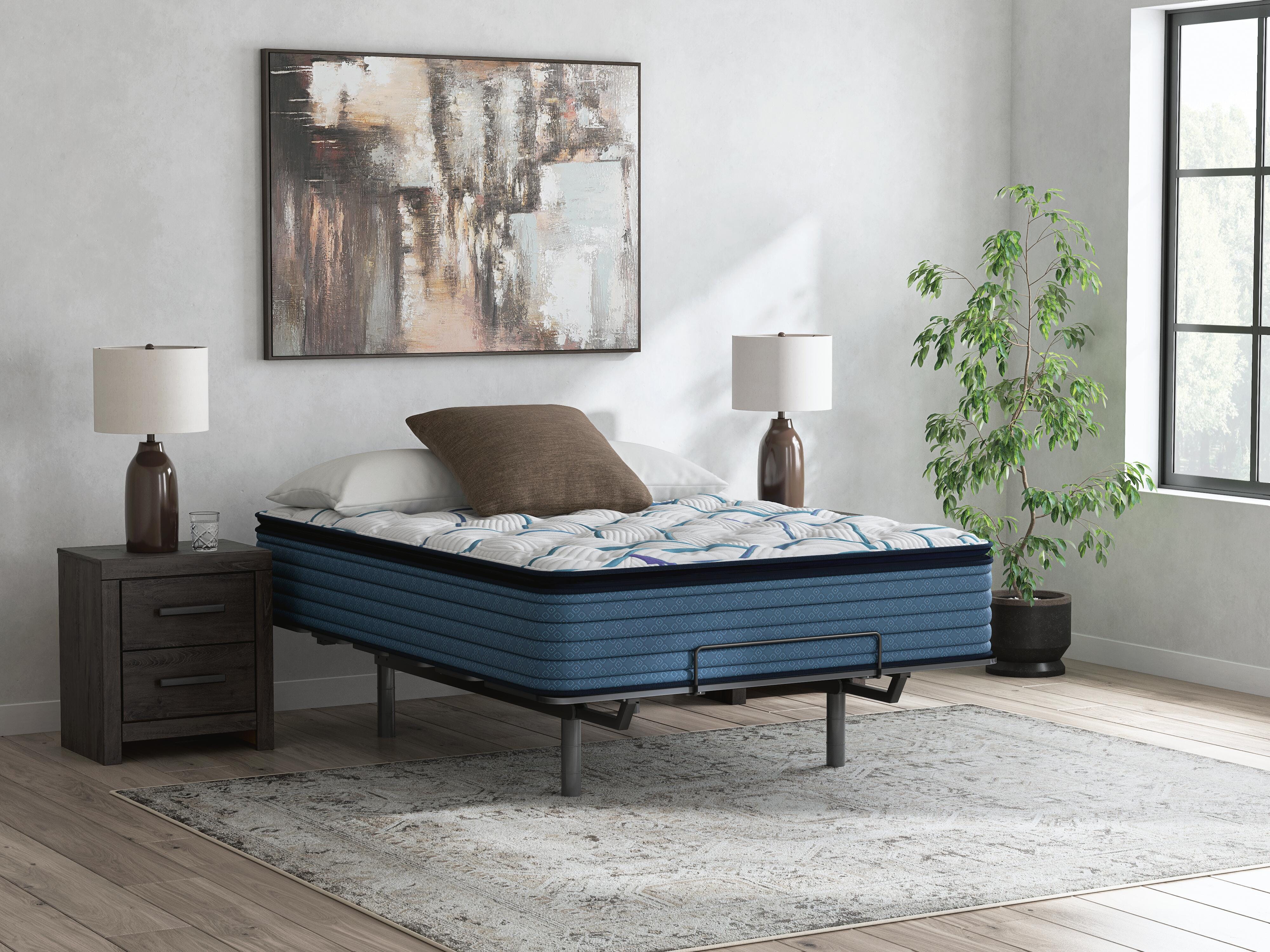 Limited Edition Plush PT 3.0 Queen Mattress, White, large