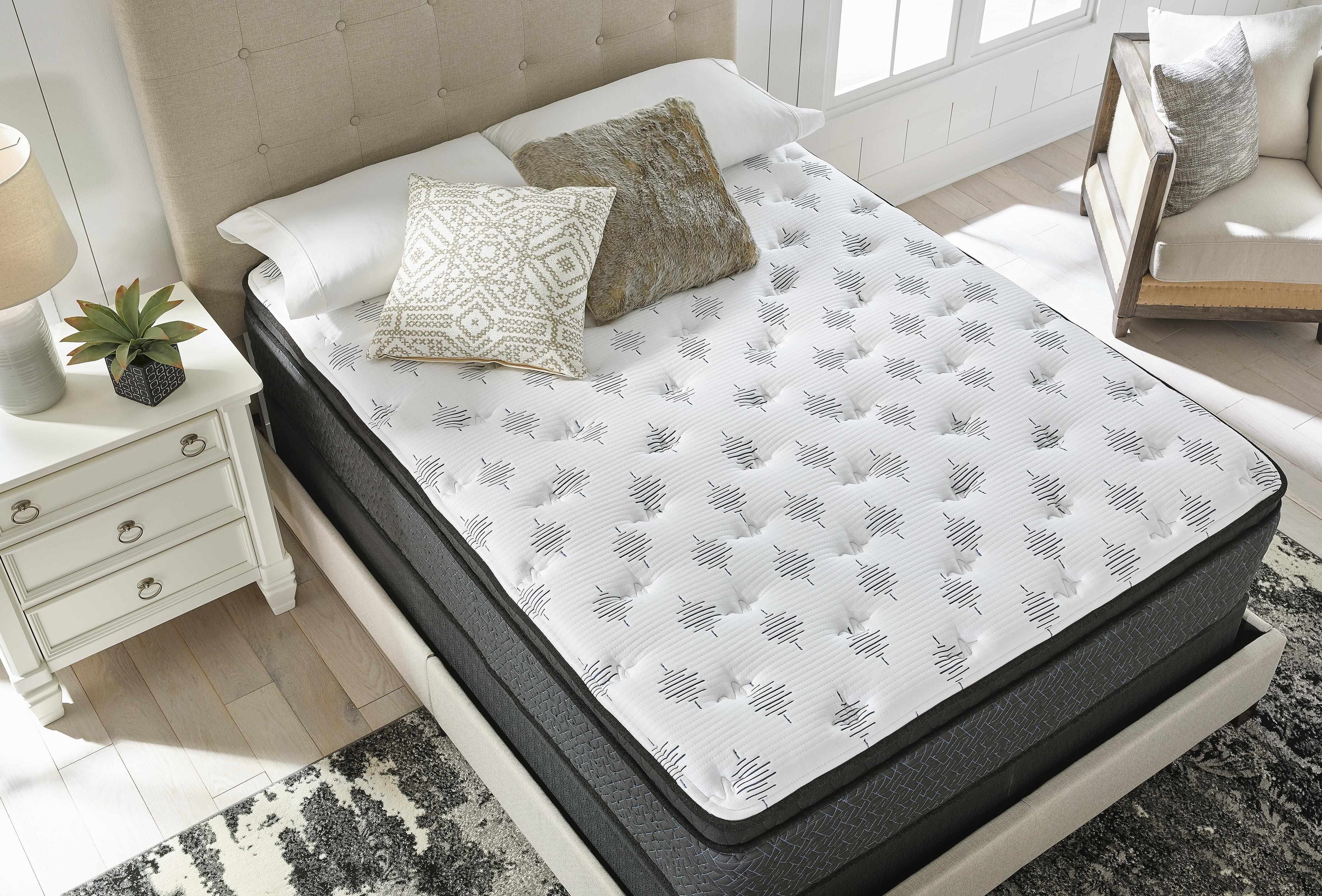 Ultra Luxury ET with Memory Foam King Mattress - image 8