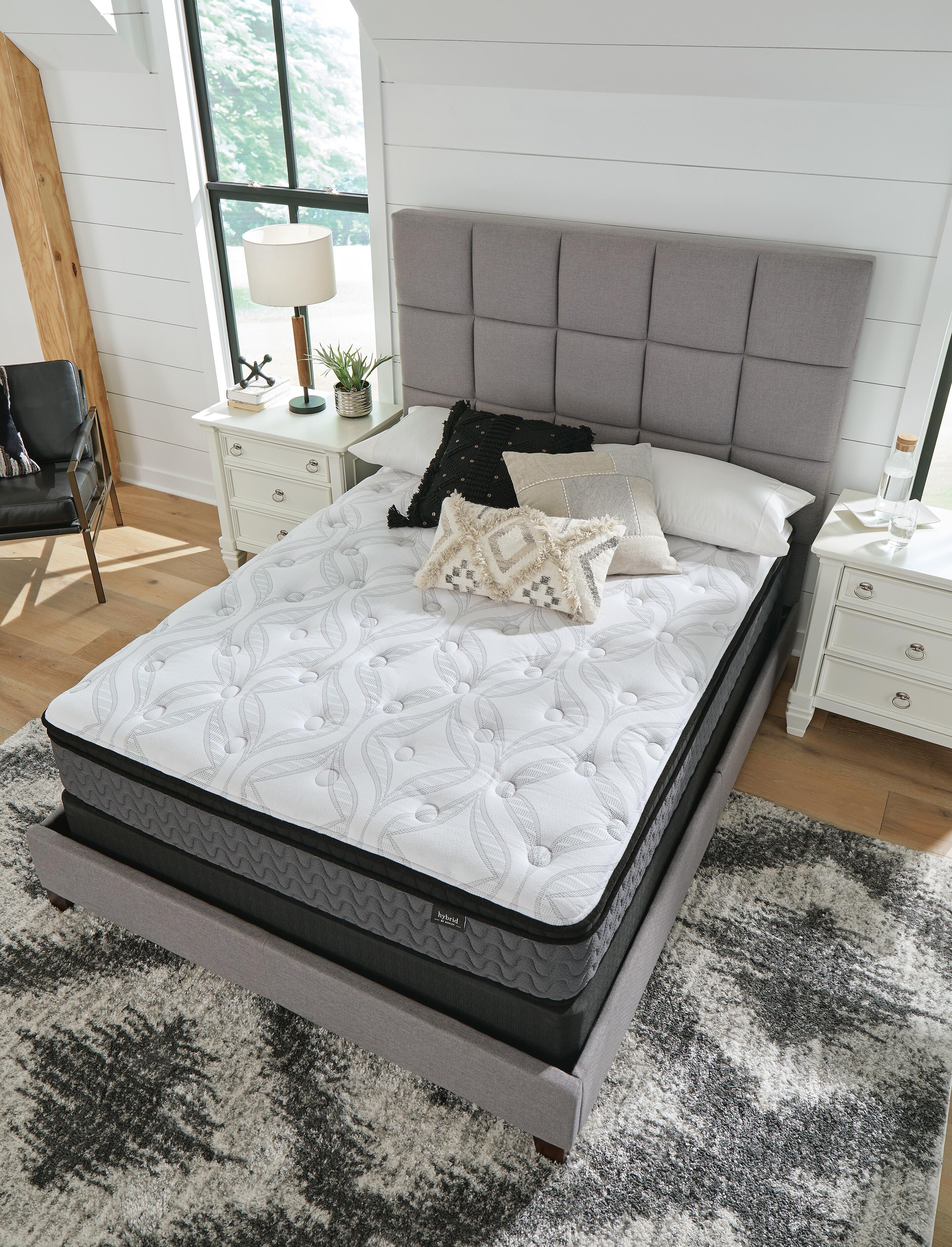 12 Inch Pocketed Hybrid Queen Mattress - image 6