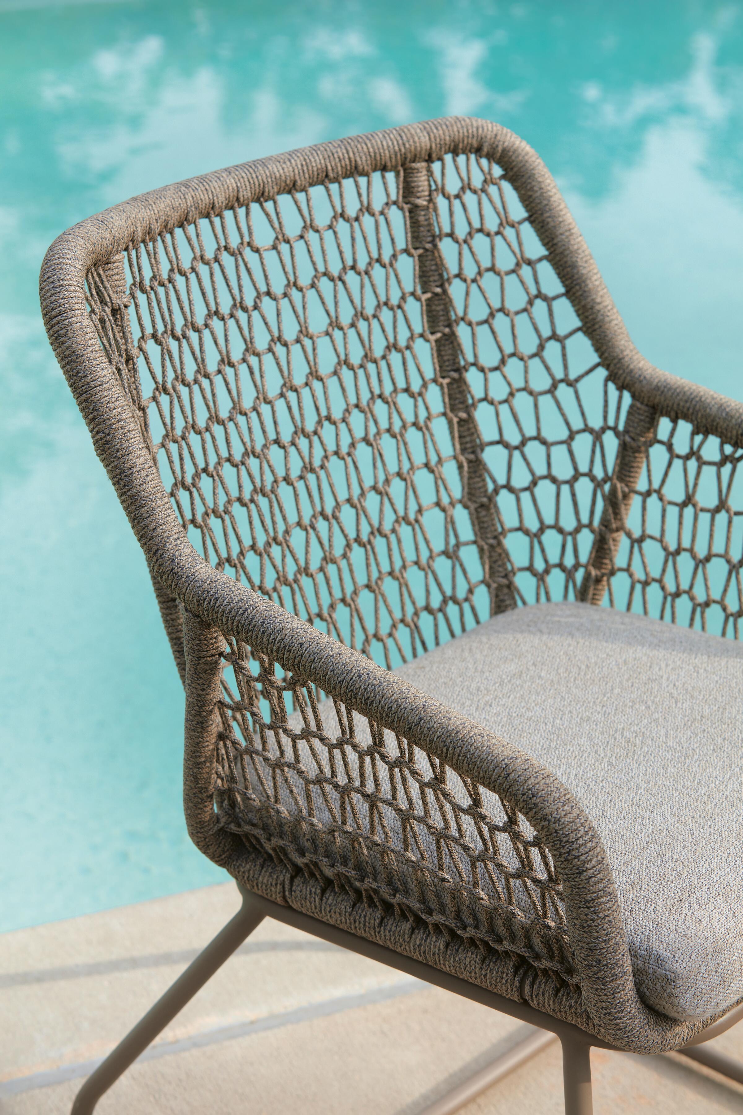 Monarch Heights Outdoor Table and 2 Chairs - image 9