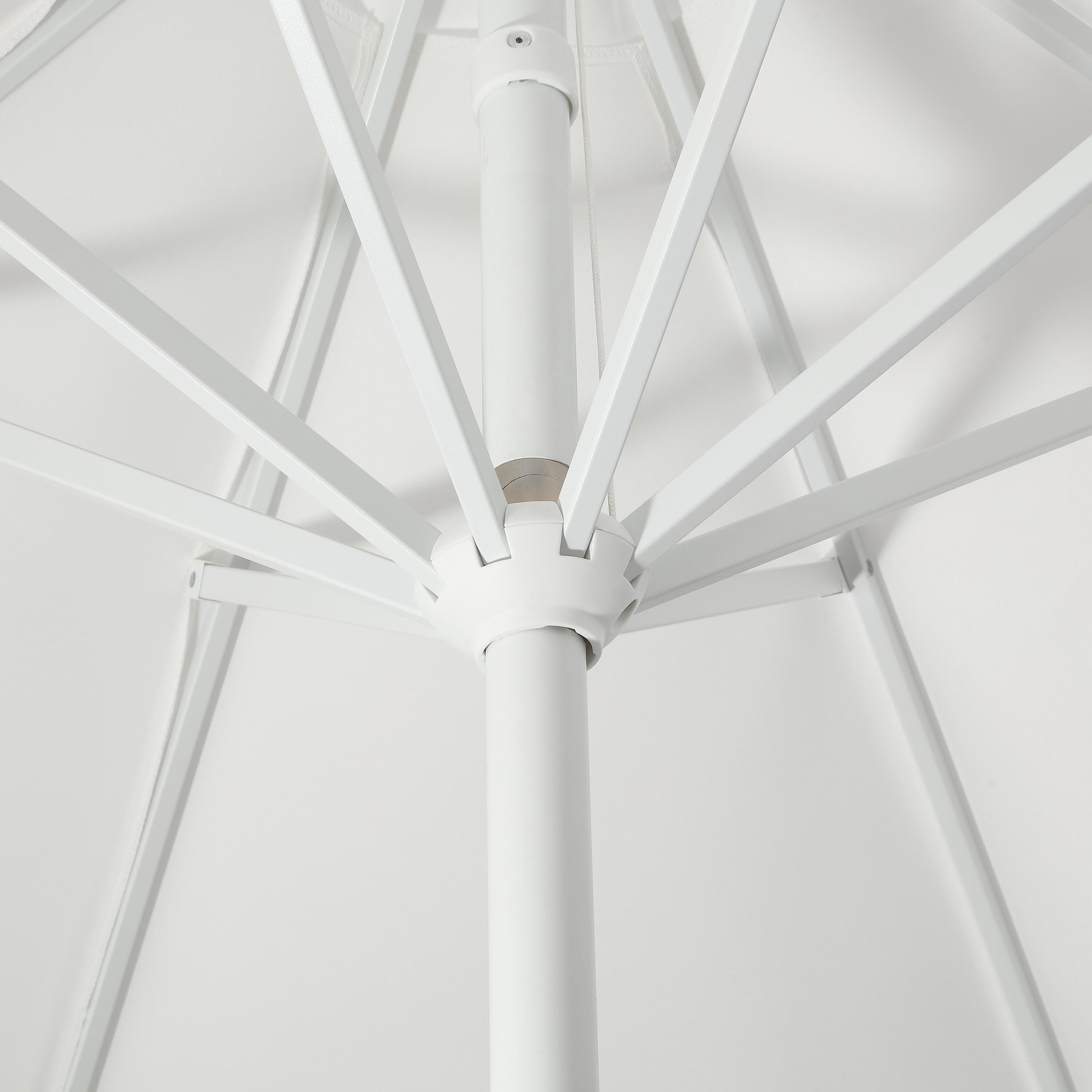JONATHAN Y Baiona 9'  Outdoor Tilted Umbrella, White/Navy, large