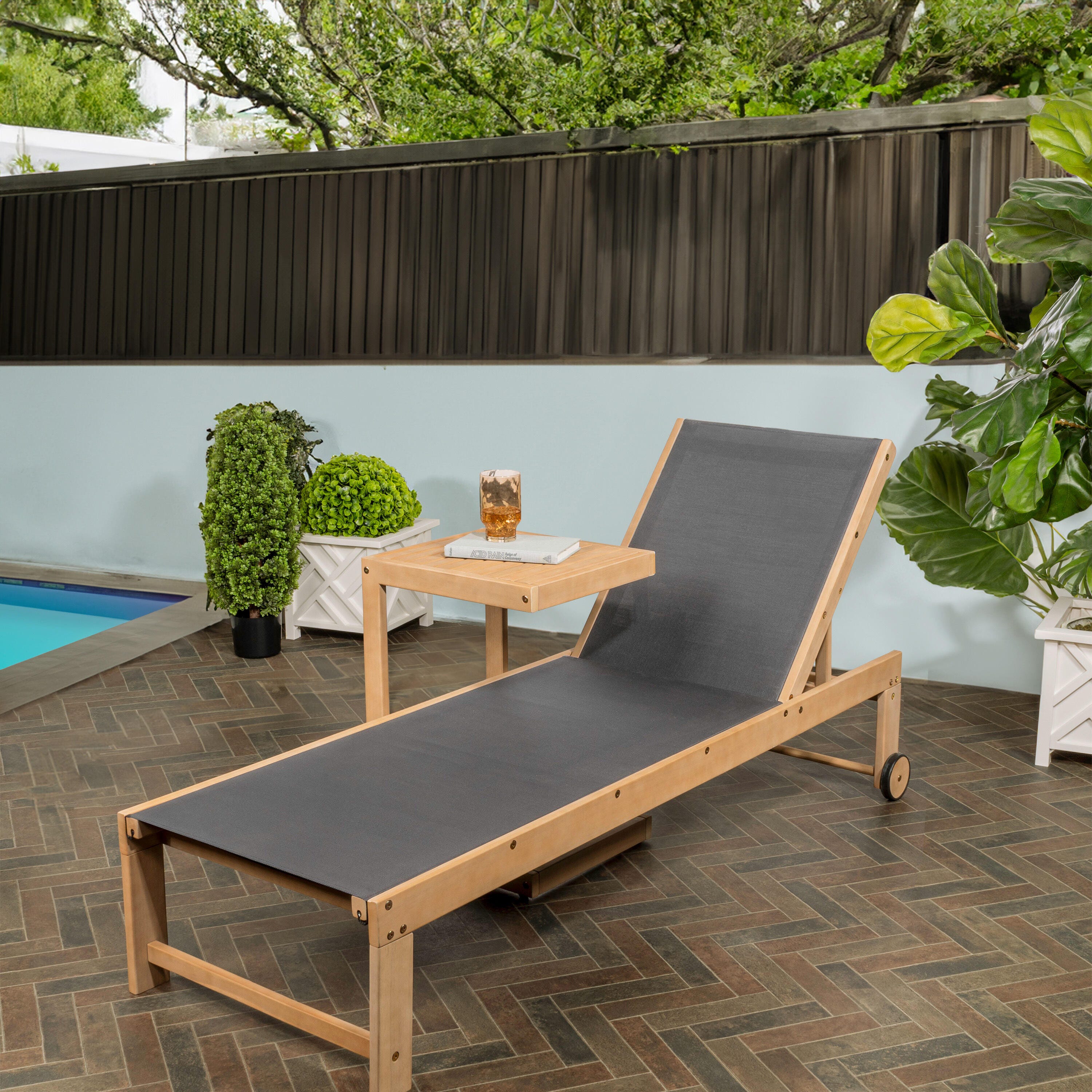 JONATHAN Y Trabuco Outdoor Chaise Lounge with Side Table, Light Teak/Black, large
