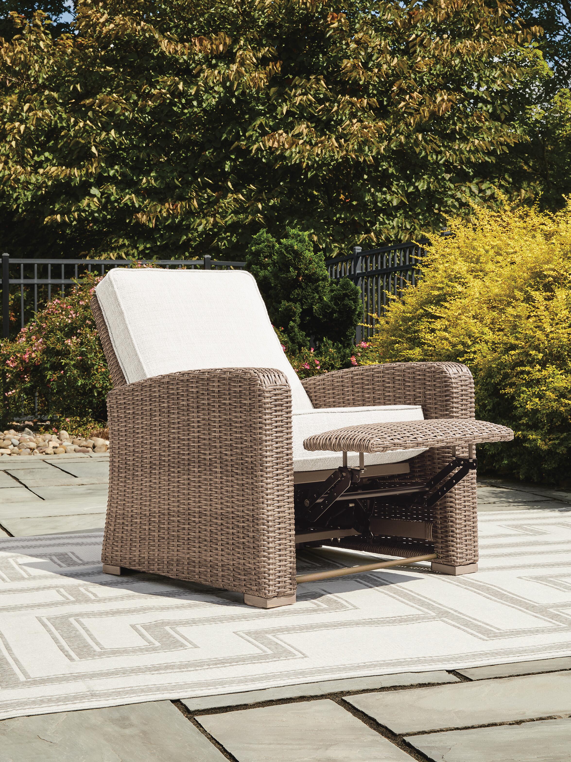 Beachcroft Outdoor Recliner - image 9