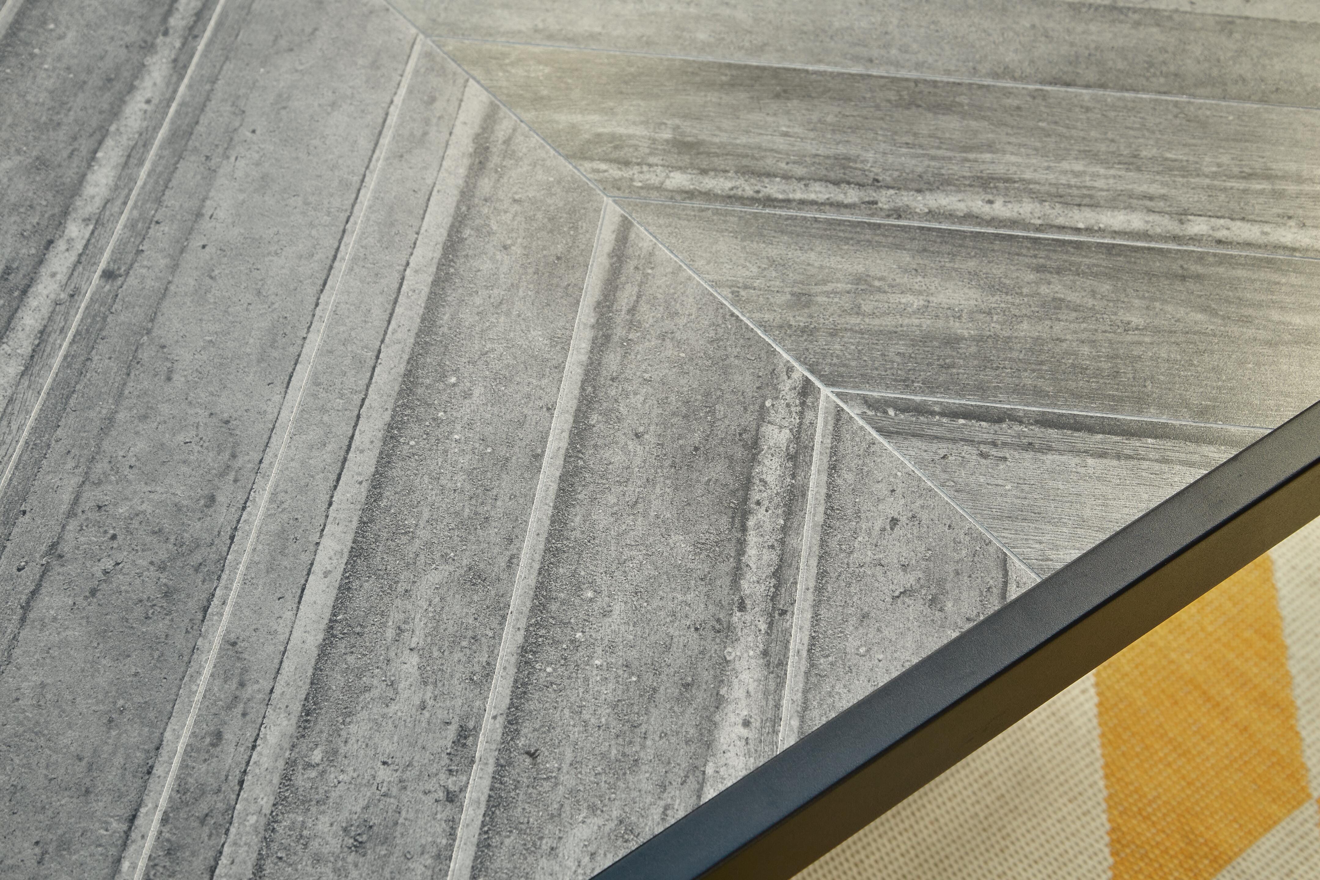 Mesa de comedor Beachcroft para exteriores con 4 sillas y banco - image 34