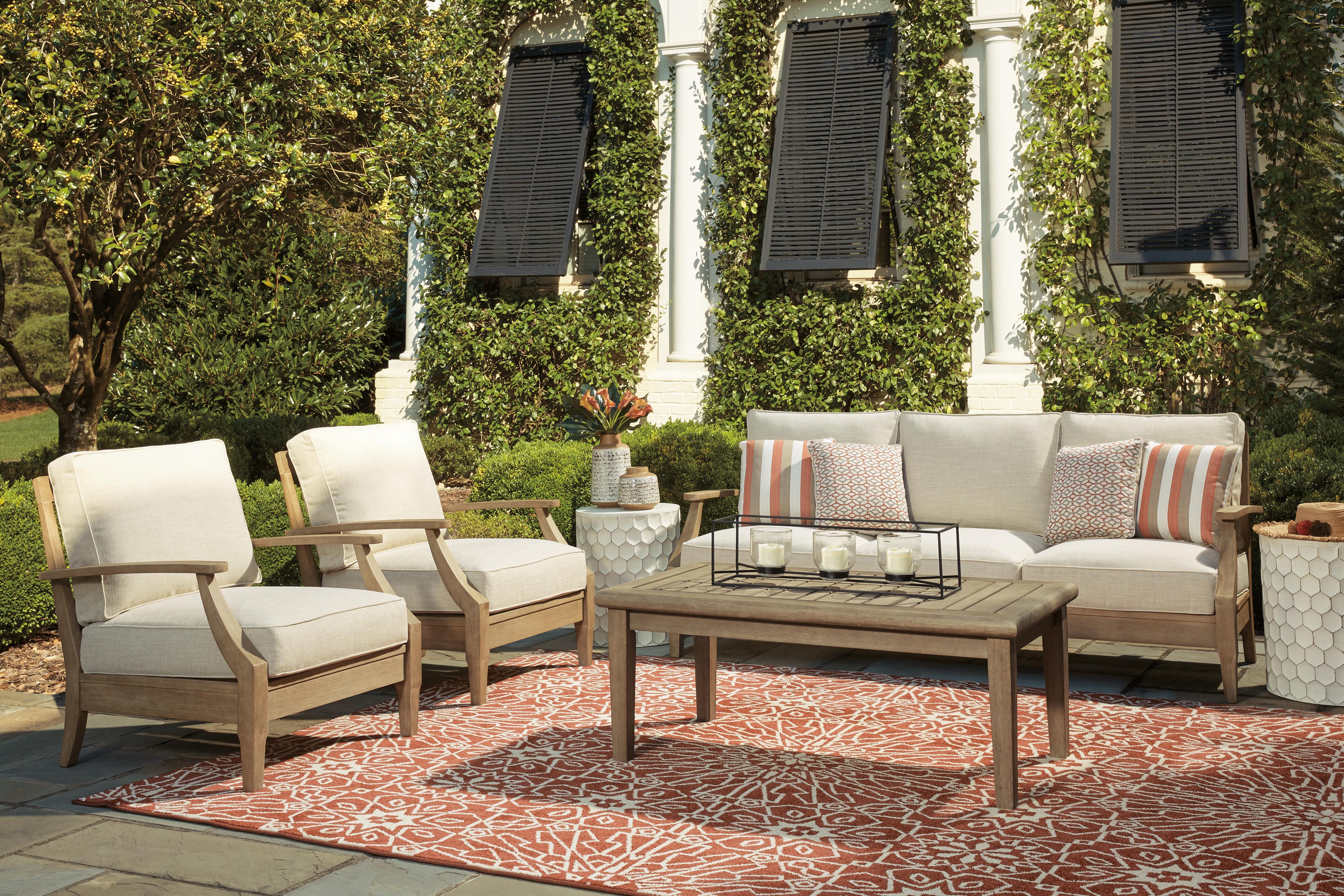 Gerianne Coffee Table - image 7