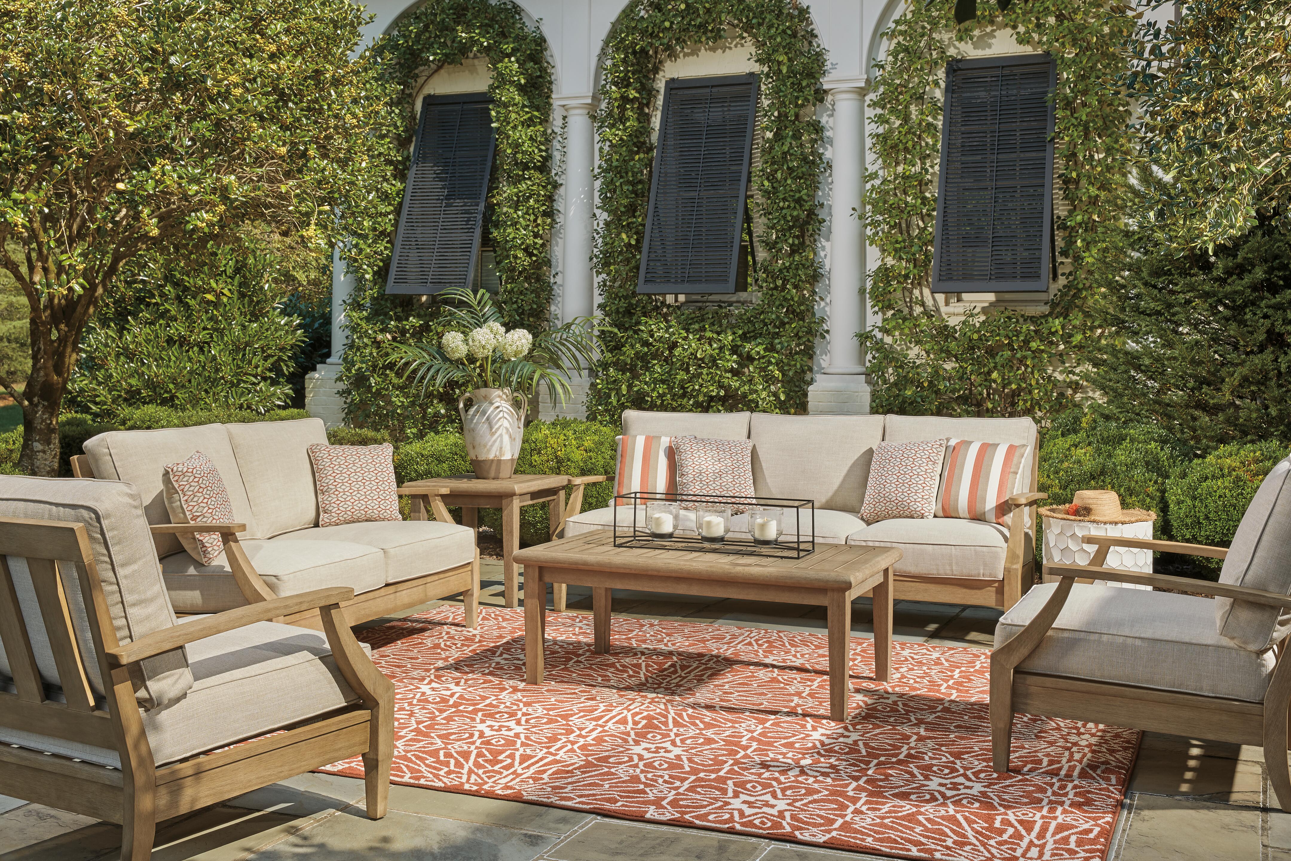 Gerianne Coffee Table - image 9