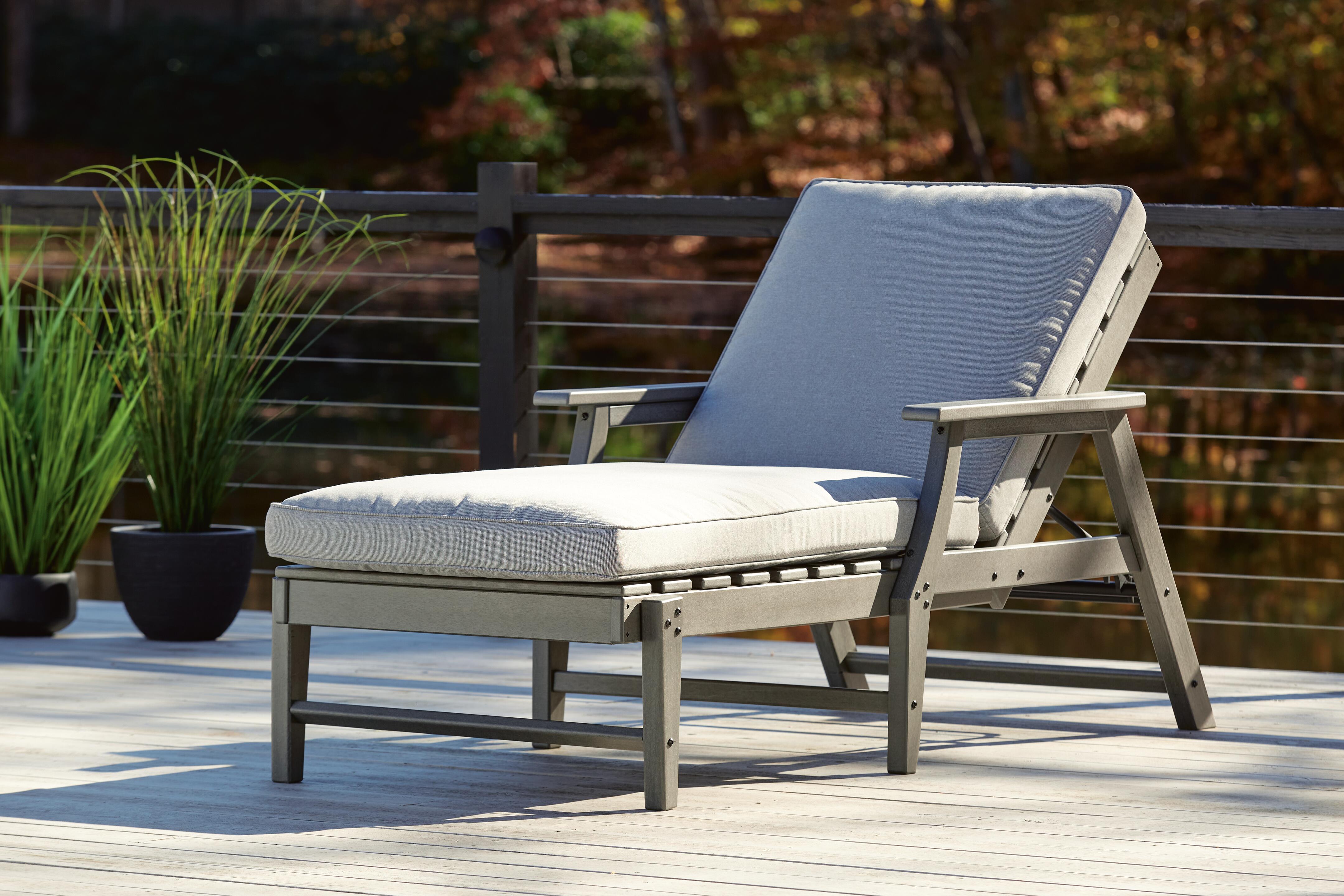 Visola Chaise Lounge with Cushion - image 1