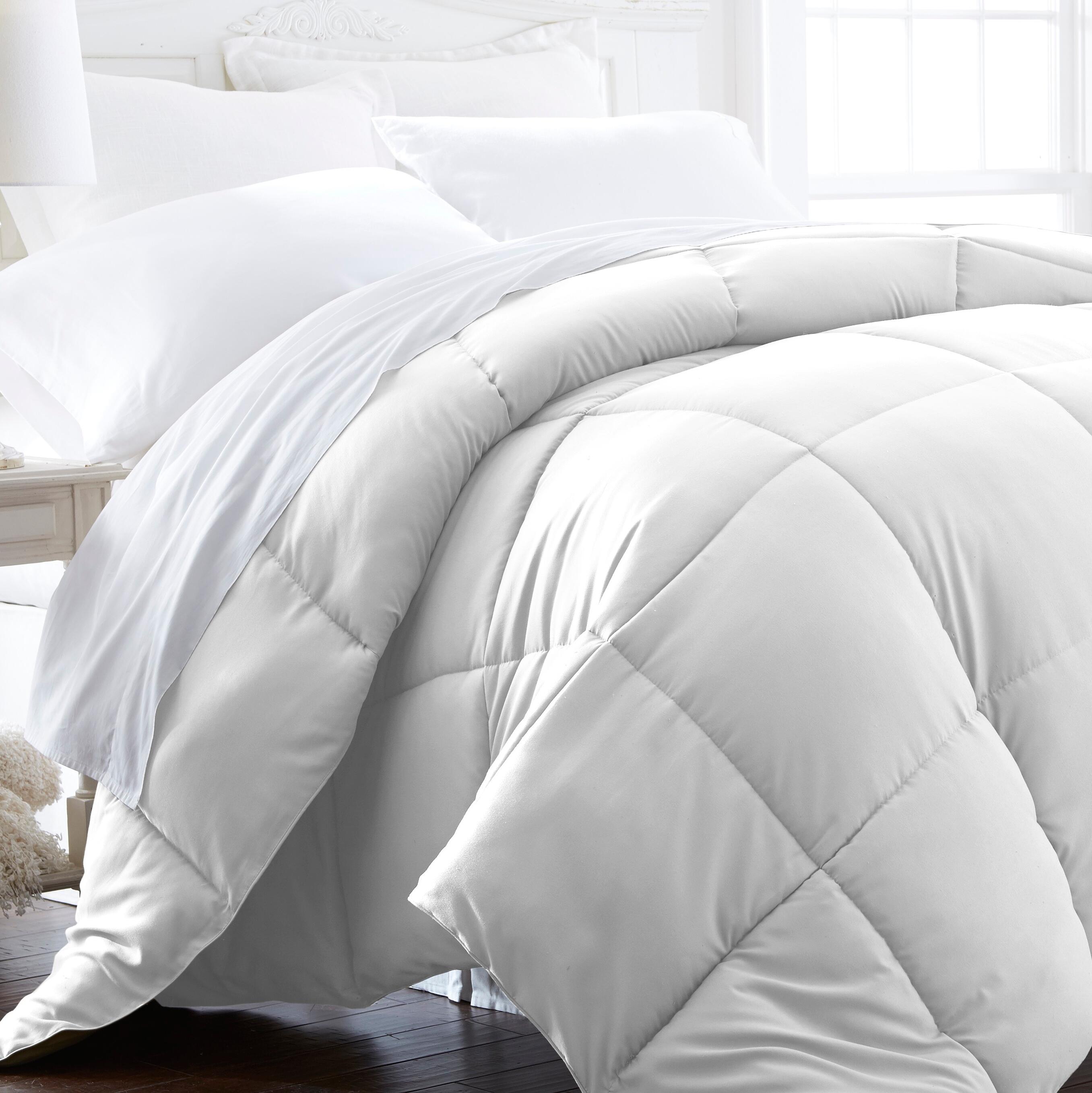 iEnjoy Home Microfiber Full/Queen Premium Down Alternative Comforter