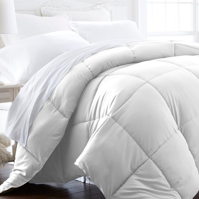 iEnjoy Home Microfiber Full/Queen Premium Down Alternative Comforter