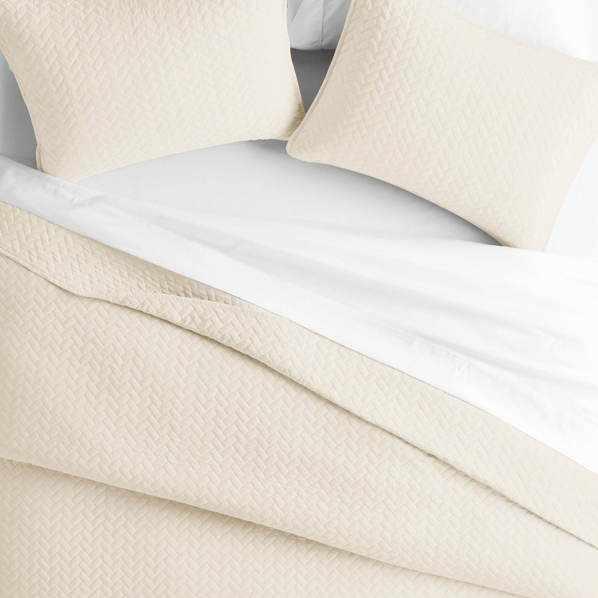 Herring Patterned 3-Piece Full/Queen Quilted Coverlet Set, Ivory, large