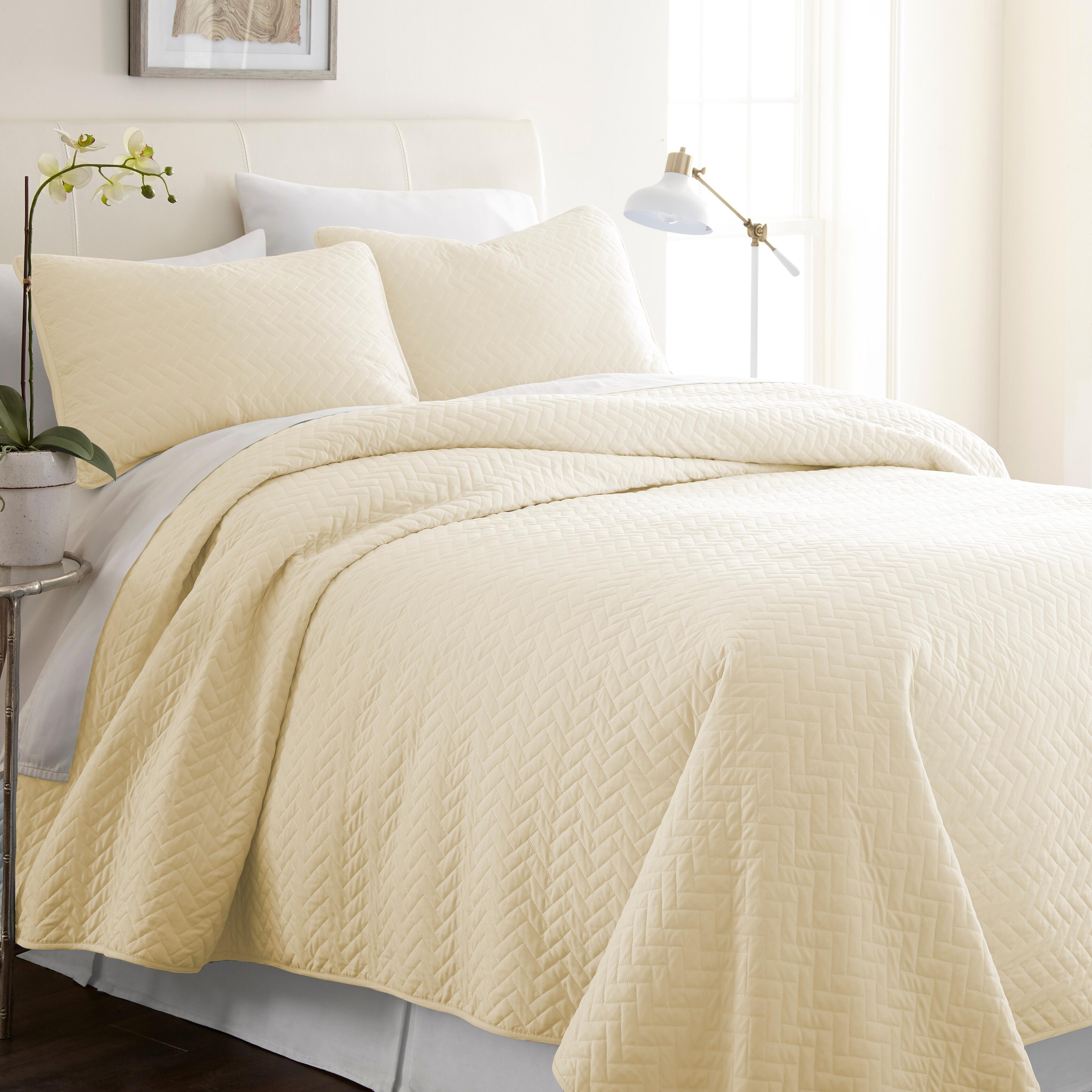 Herring Patterned 3-Piece Full/Queen Quilted Coverlet Set, Yellow, large