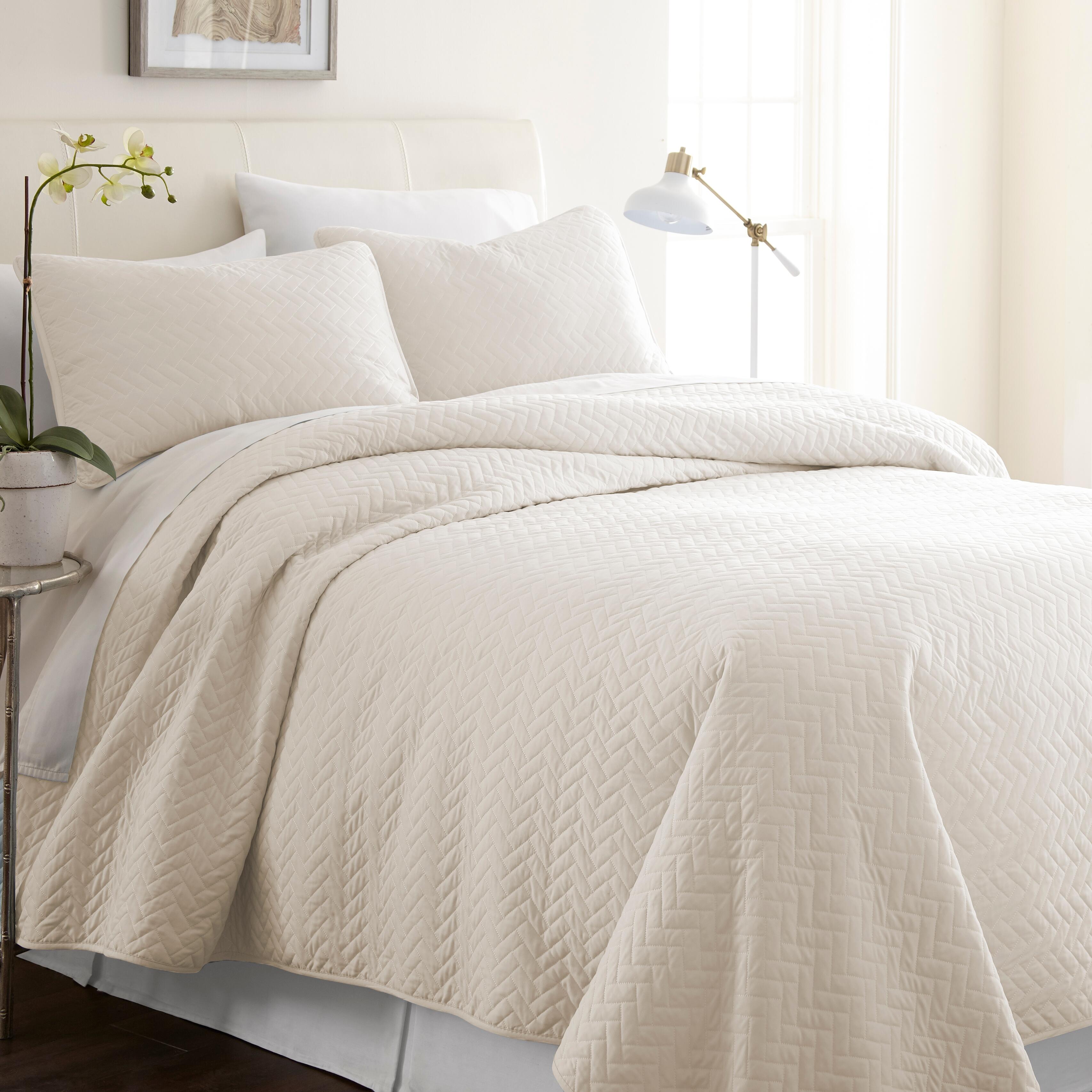 Herring Patterned 3-Piece Twin/Twin XL Quilted Coverlet Set, Ivory, rollover
