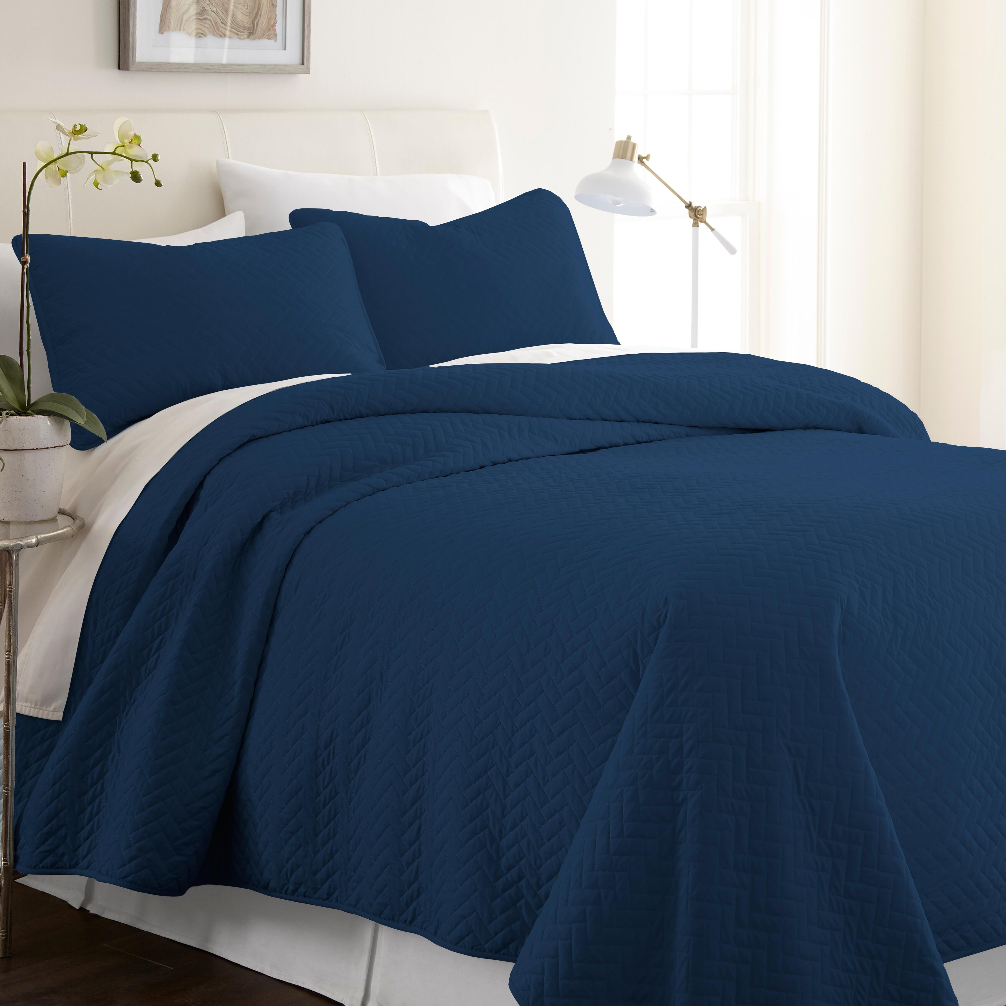 Herring Patterned 3-Piece Twin/Twin XL Quilted Coverlet Set, Navy, large