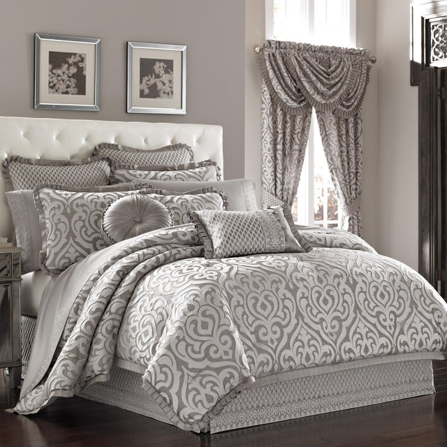 J. Queen New York Luxembourg Full Comforter Set