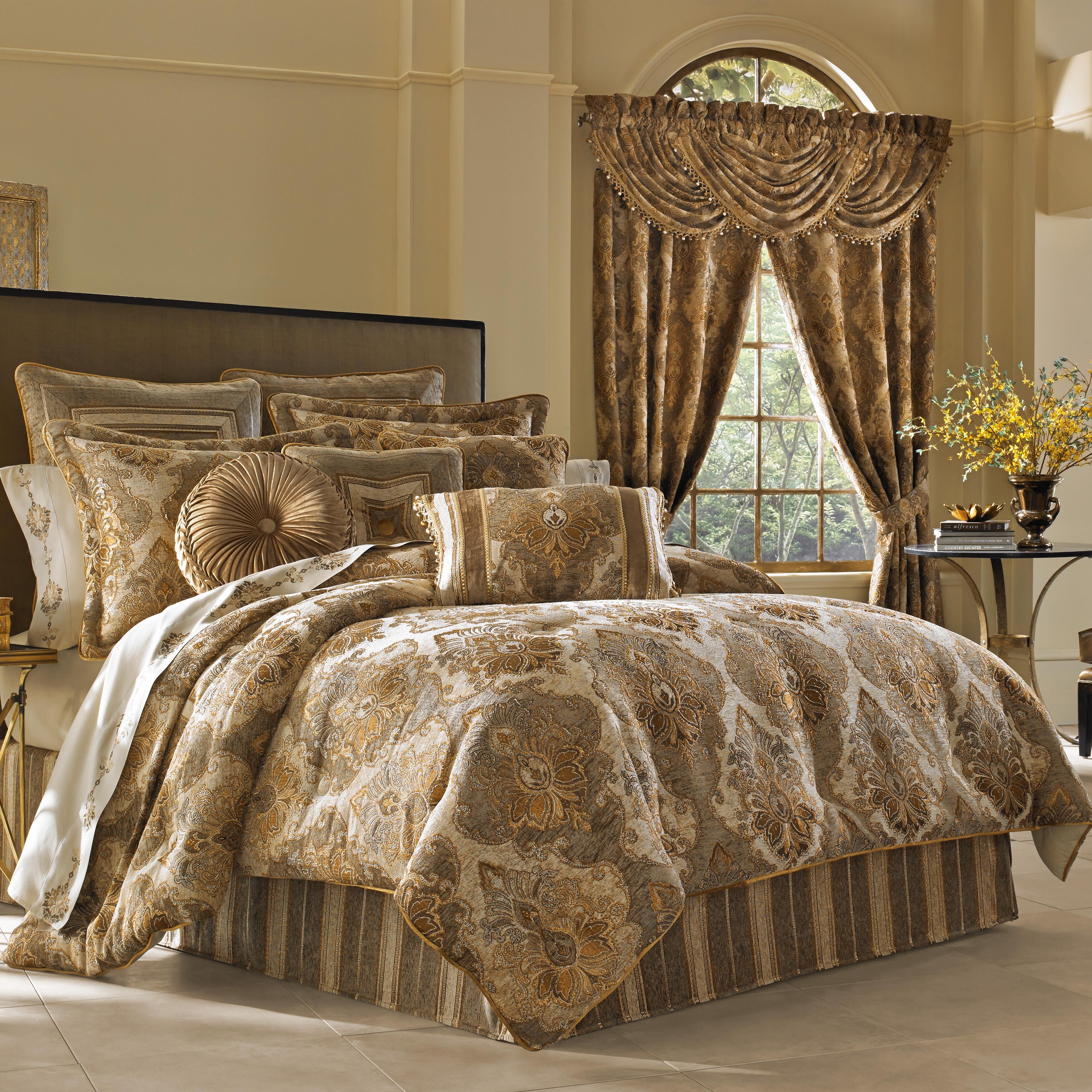 J.Queen New York Bradshaw 4 Piece Piece Comforter Set, Natural, large