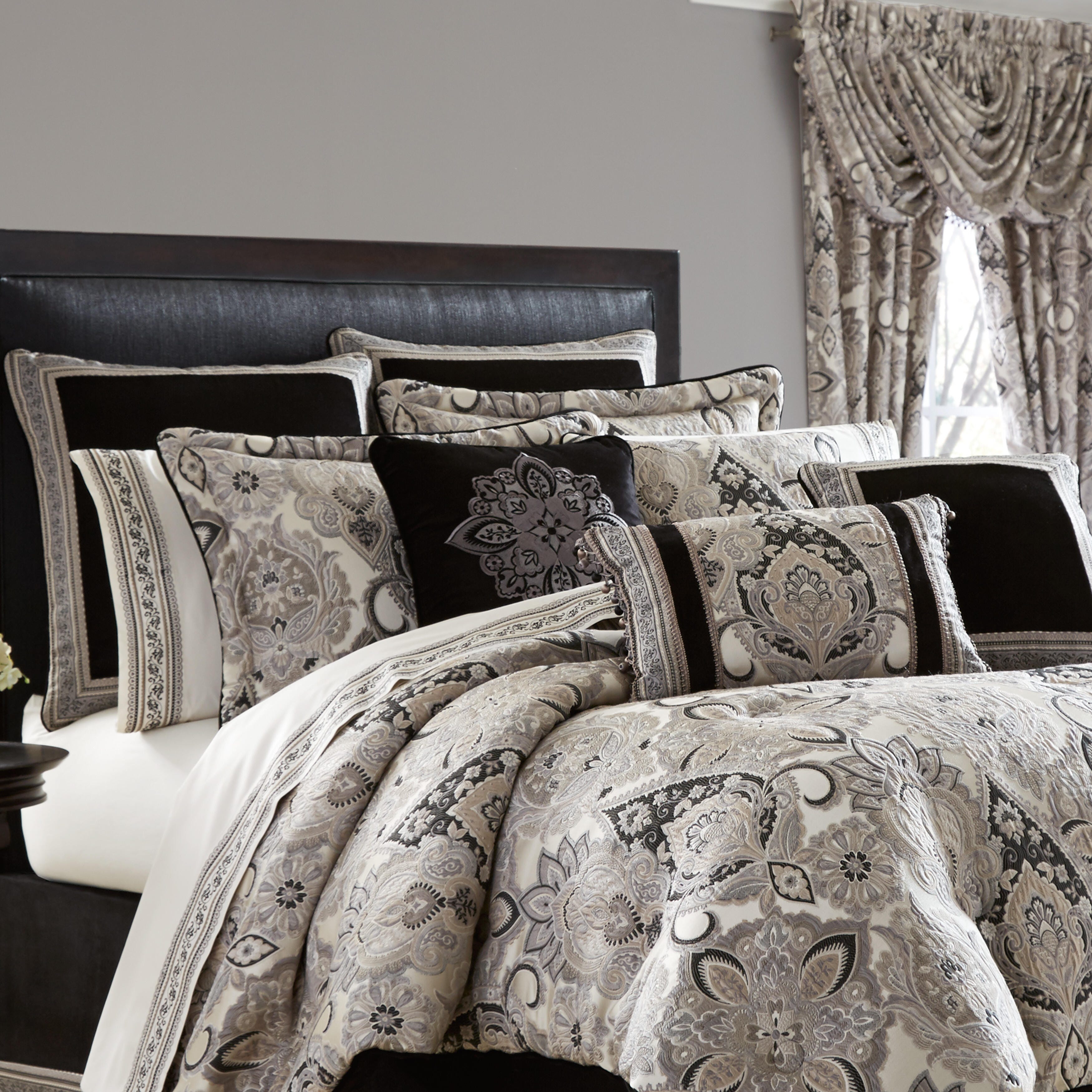 J.Queen New York Guiliana 4 Piece Piece Comforter Set, Silver, large
