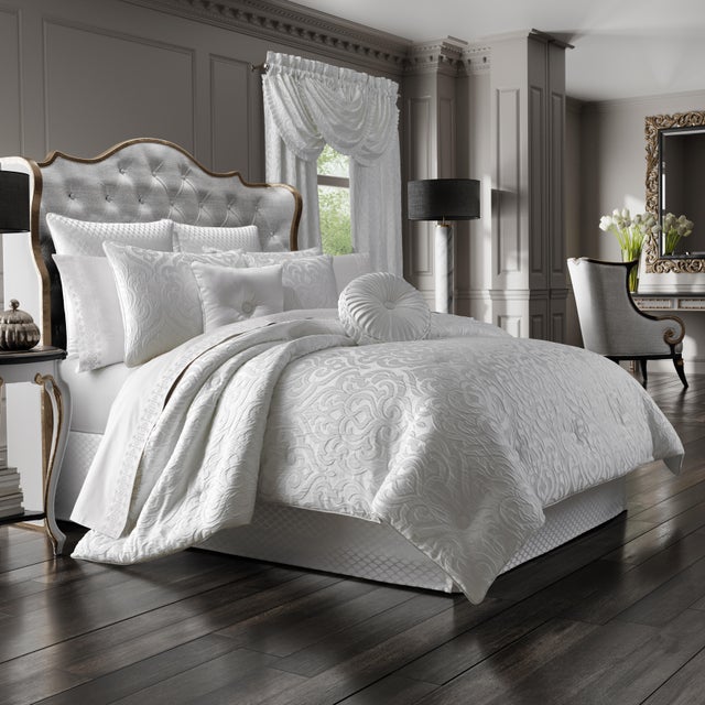 J. Queen New York Astoria King Comforter Set, White