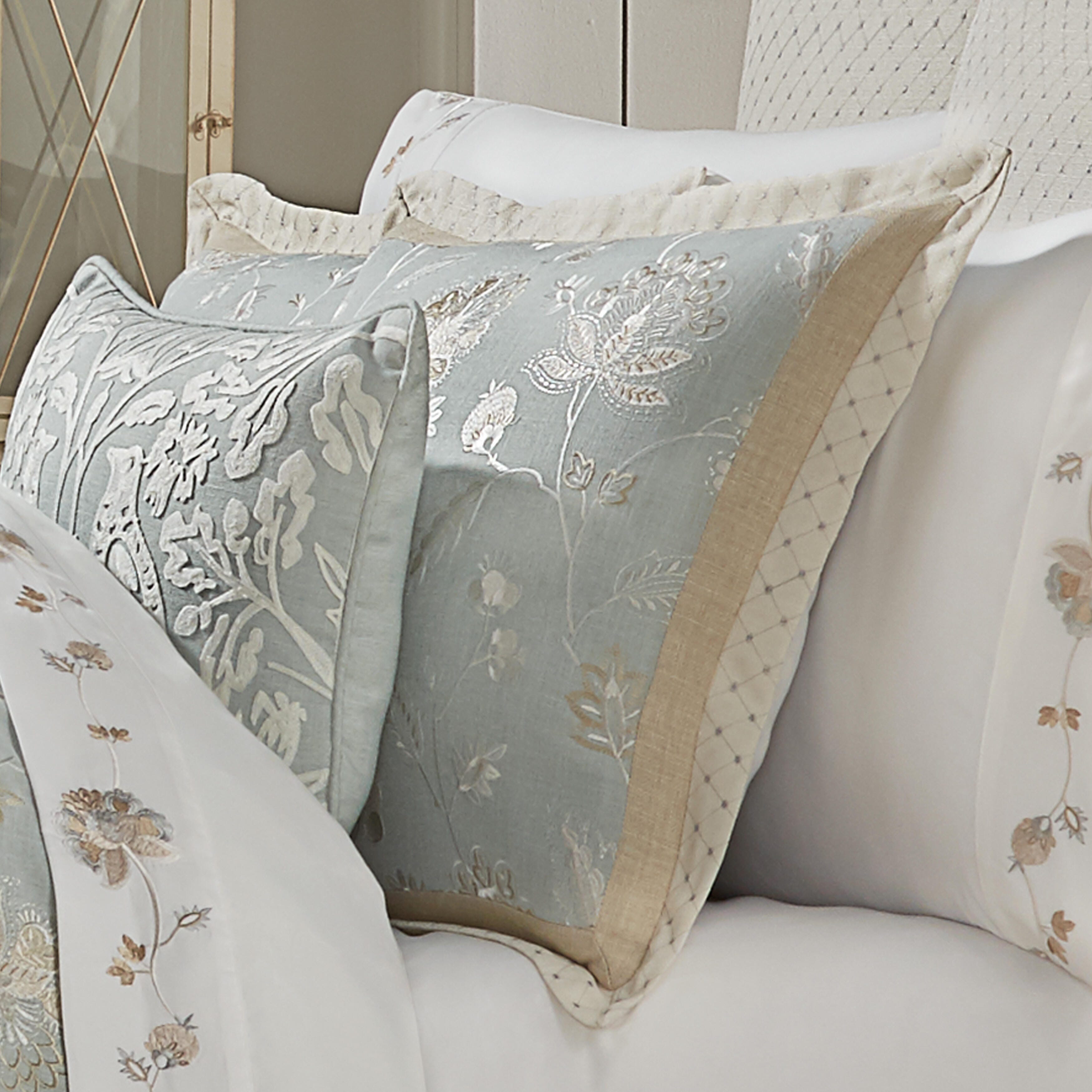 J. Queen New York Garden View 4-Piece Comforter Set | Ashley