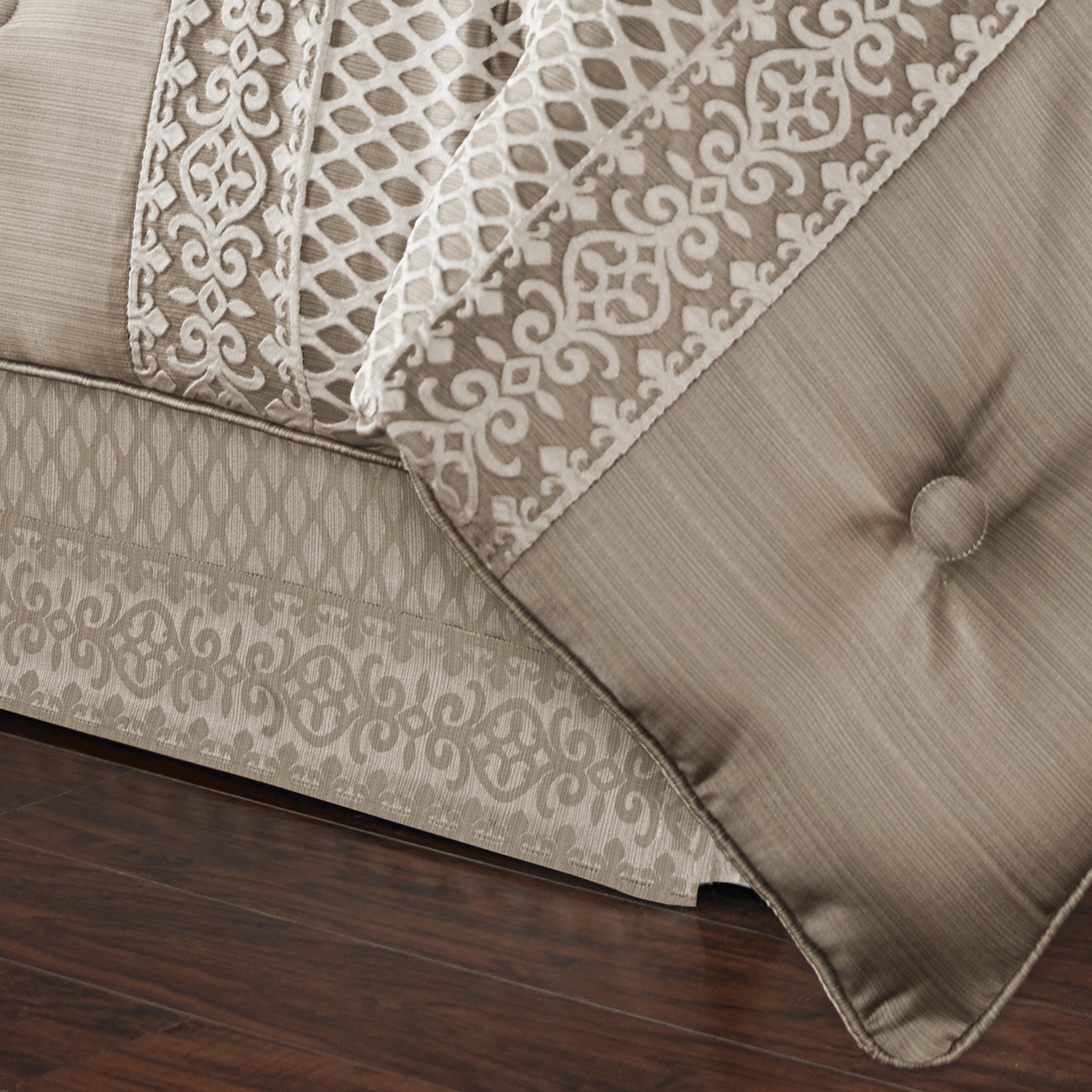 Five Queens Court Beaumont 4-Piece Comforter Set, Champagne, large