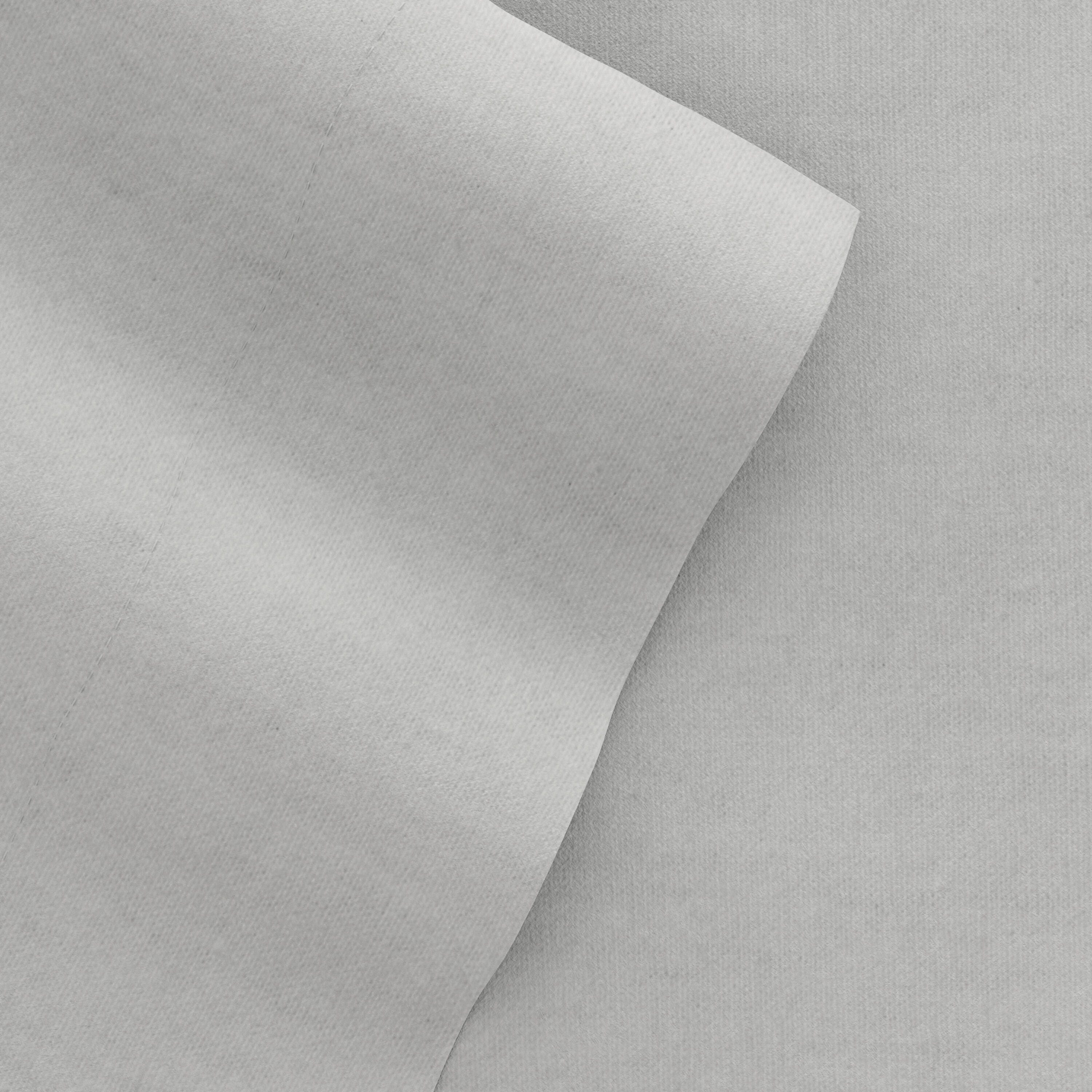 Swatch color Ash Gray , product with this swatch is currently selected