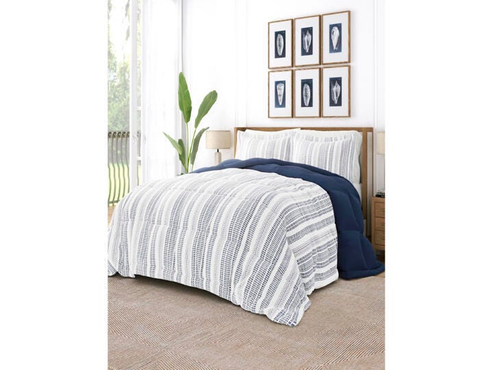 Home Collection Premium Down Alternative Farmhouse Dreams Reversible King Comforter Set, Navy, large