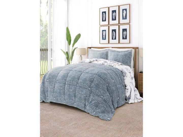 Home Collection Premium Down Alternative Molly Botanicals Reversible King Comforter Set, Light Blue, large