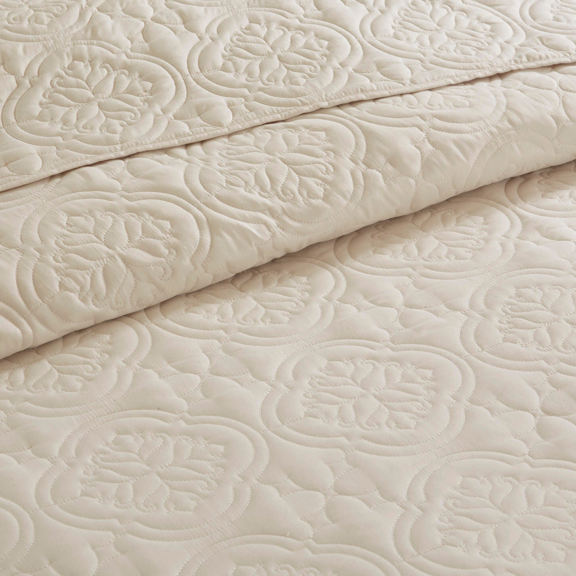 JLA Home Oakley 3 Piece Reversible Bedspread Set, Cream, large