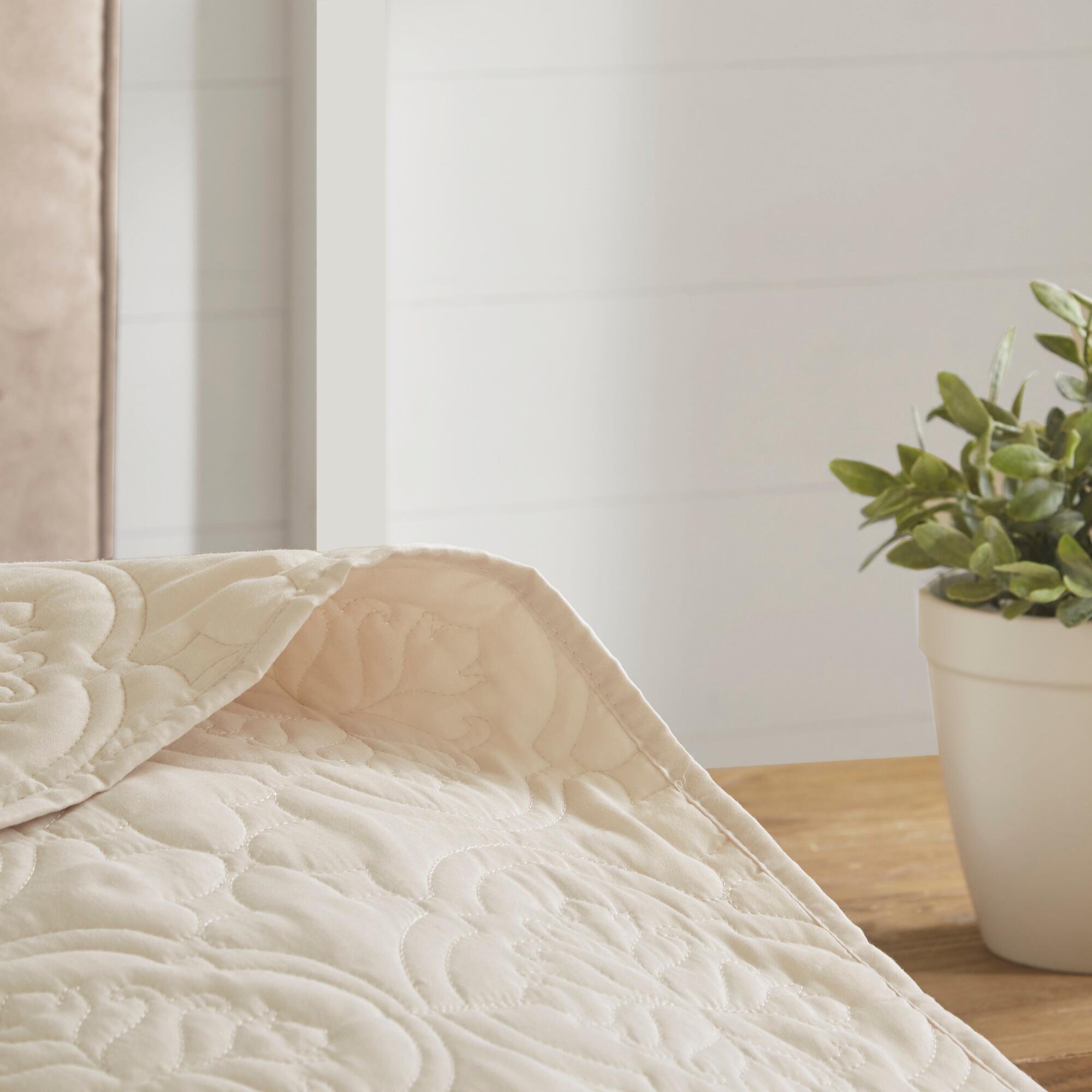 JLA Home Oakley 3 Piece Reversible Bedspread Set, Cream, large