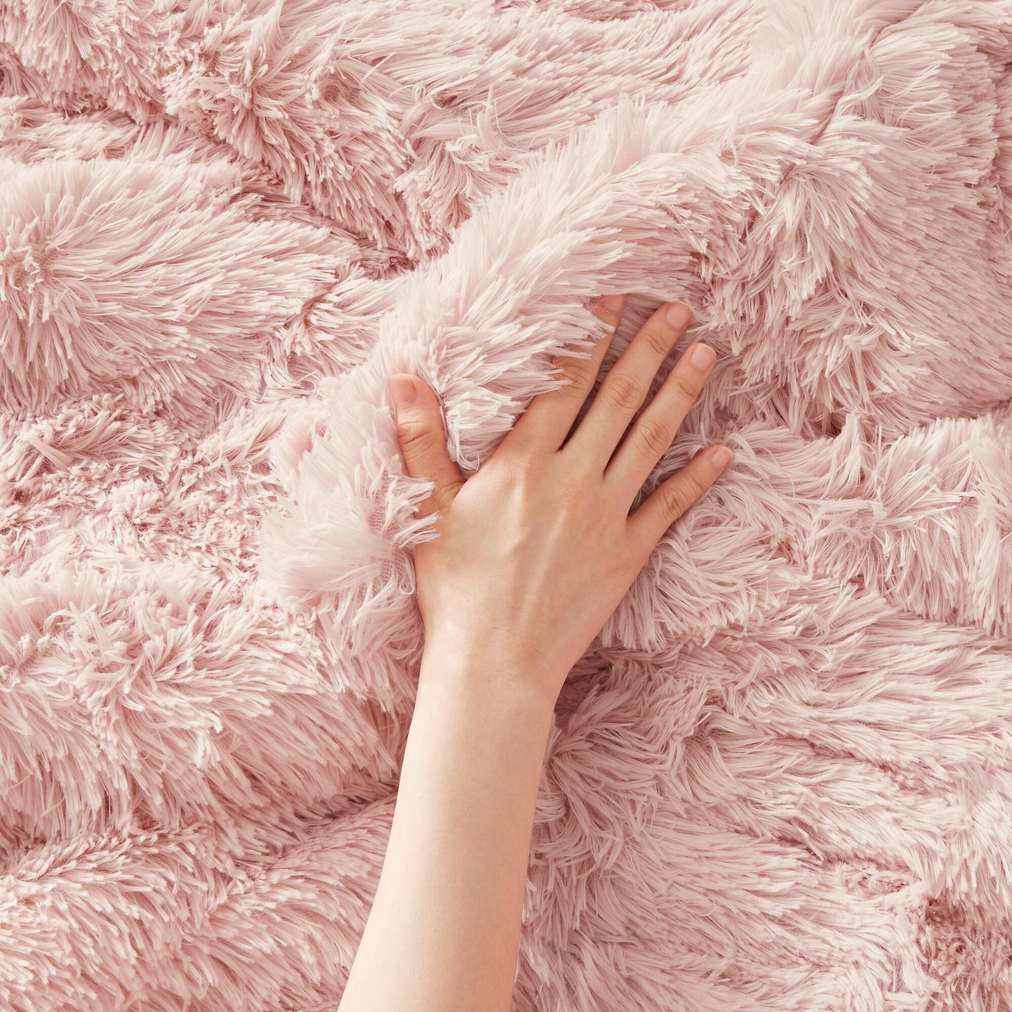 Intelligent Design Malea King/California King Shaggy Faux Fur Comforter Set, Blush, large