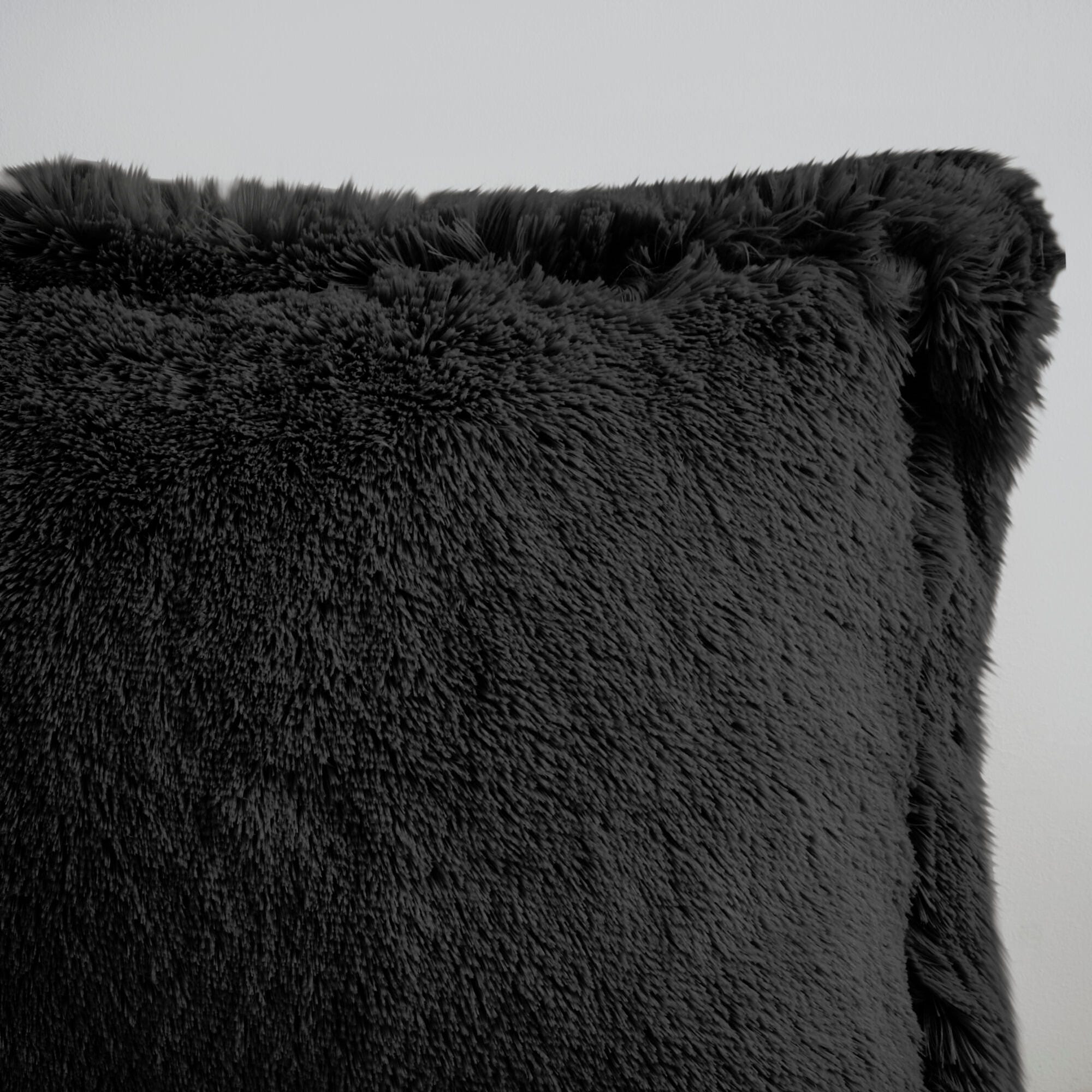Intelligent Design Malea Full/Queen Shaggy Long Fur Comforter Mini Set, Black, large