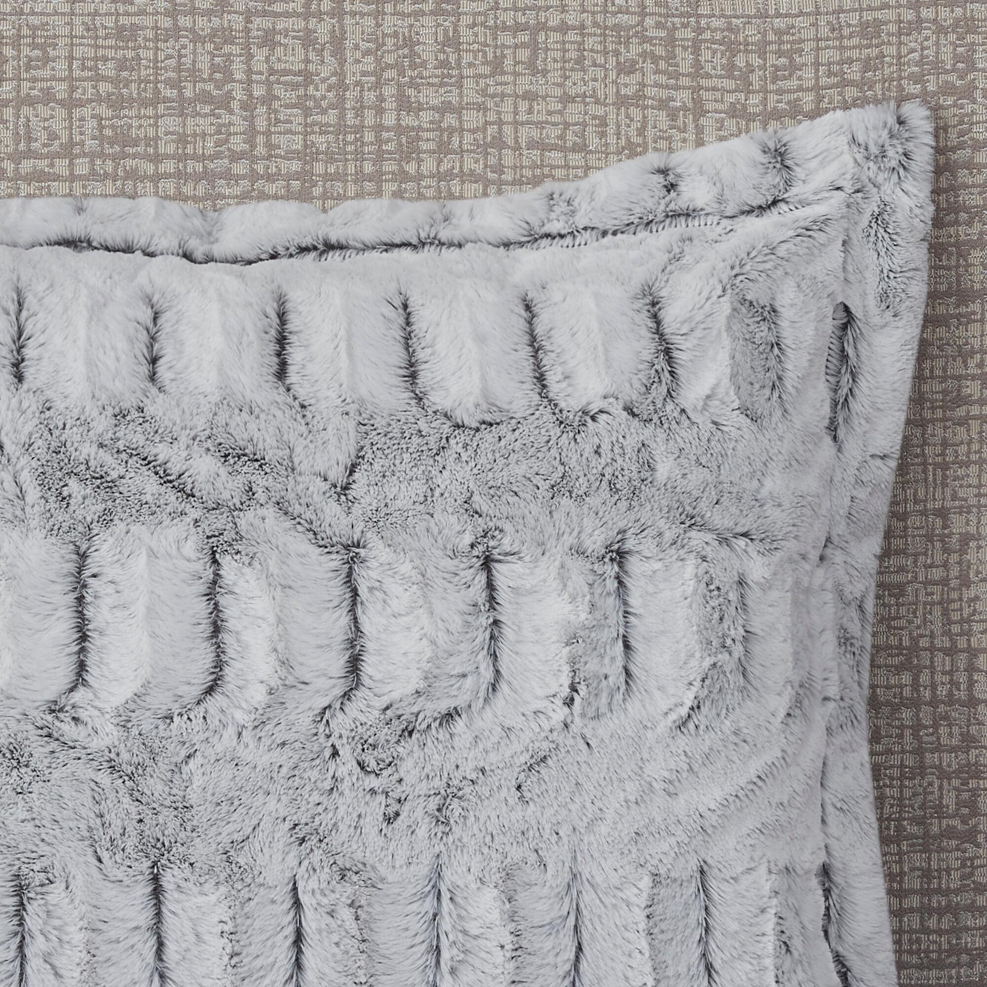 Madison Park Margot Gia Twin/Twin XL Back Print Long Fur Comforter Mini Set, Gray, large