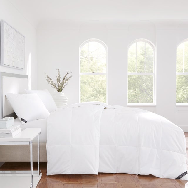 J. Queen New York Royalty Down Alternative Full/Queen Comforter