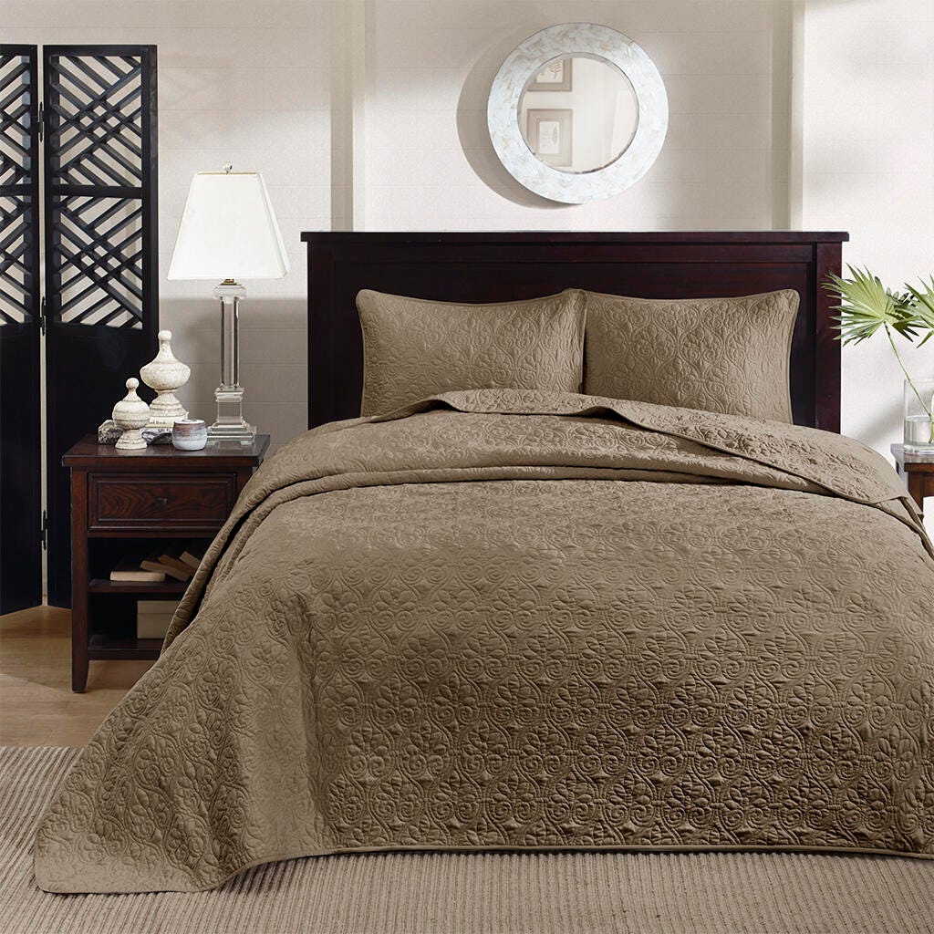 Quebec King Reversible Bedspread Set, Mocha, large