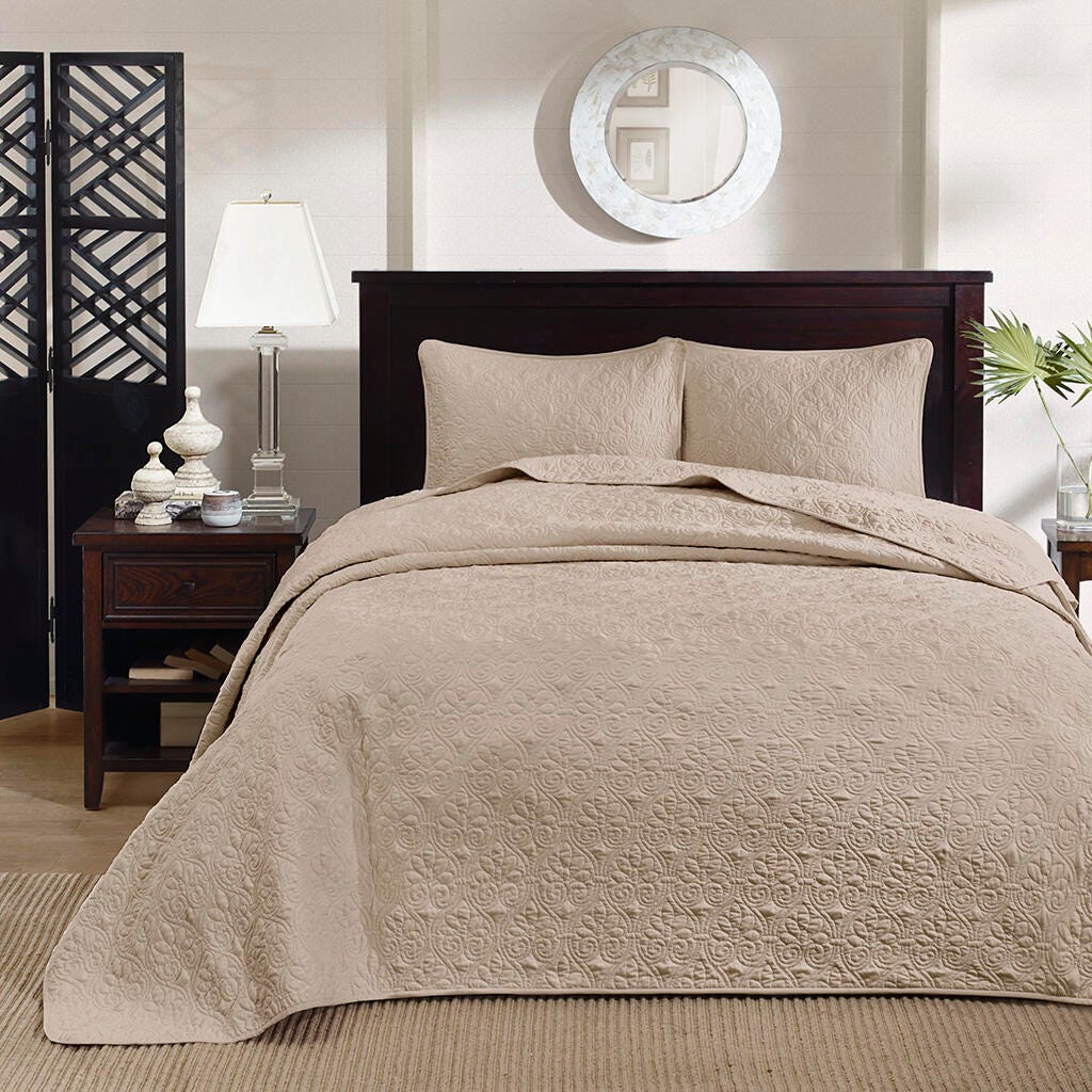 Quebec King Reversible Bedspread Set, Khaki, large