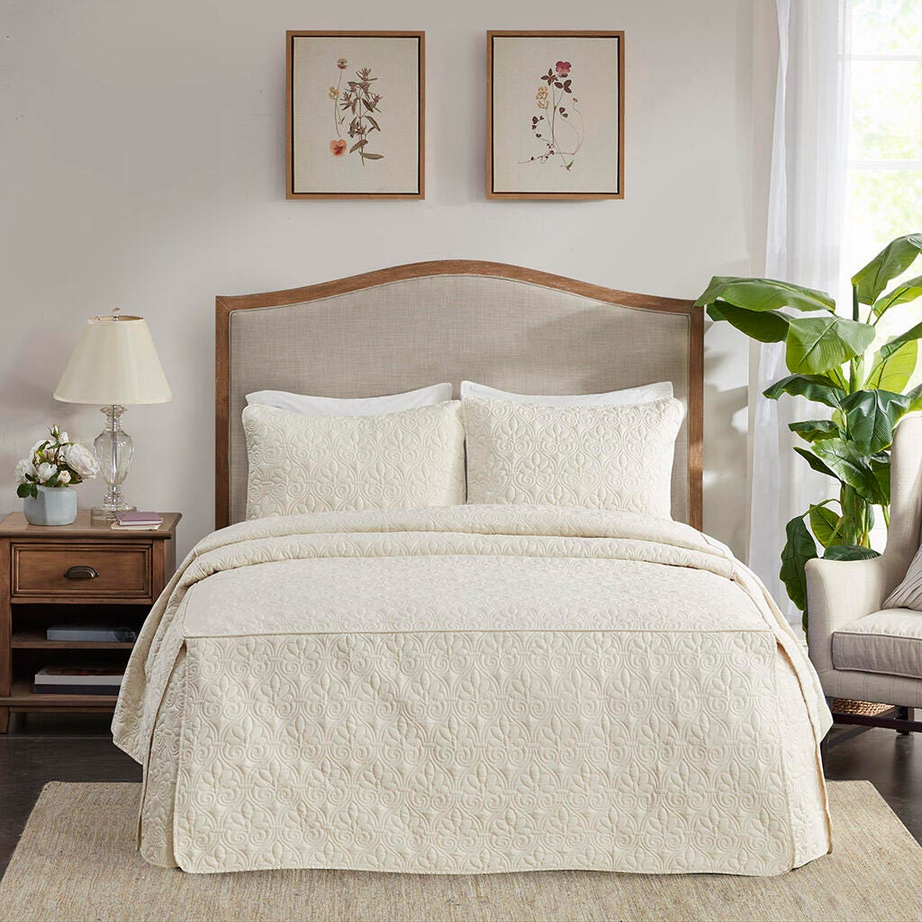 Quebec King 3 Piece Split Corner Pleated Quilted Bedspread, Cream, large